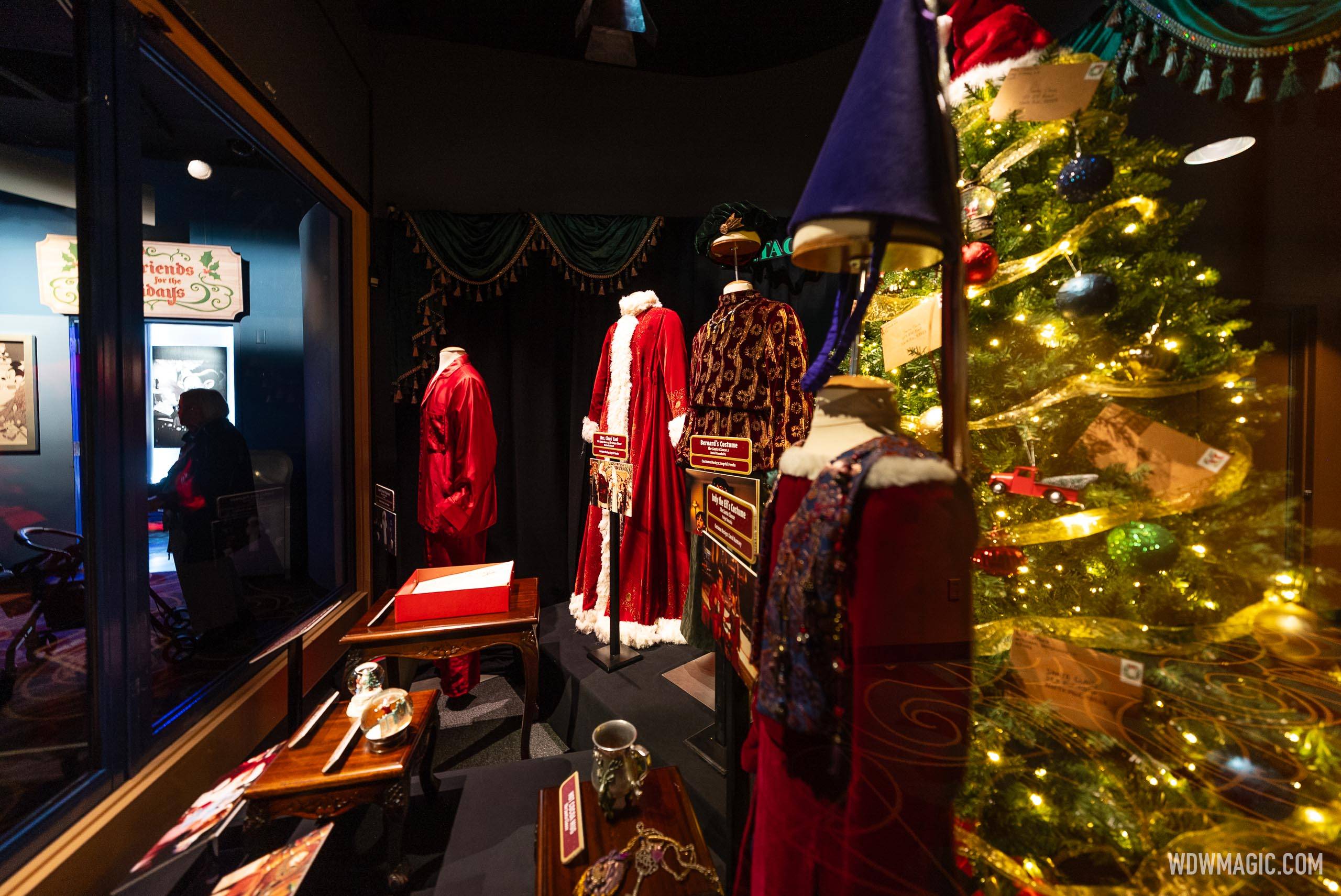 Walt Disney Presents - Disney Takes A Holiday