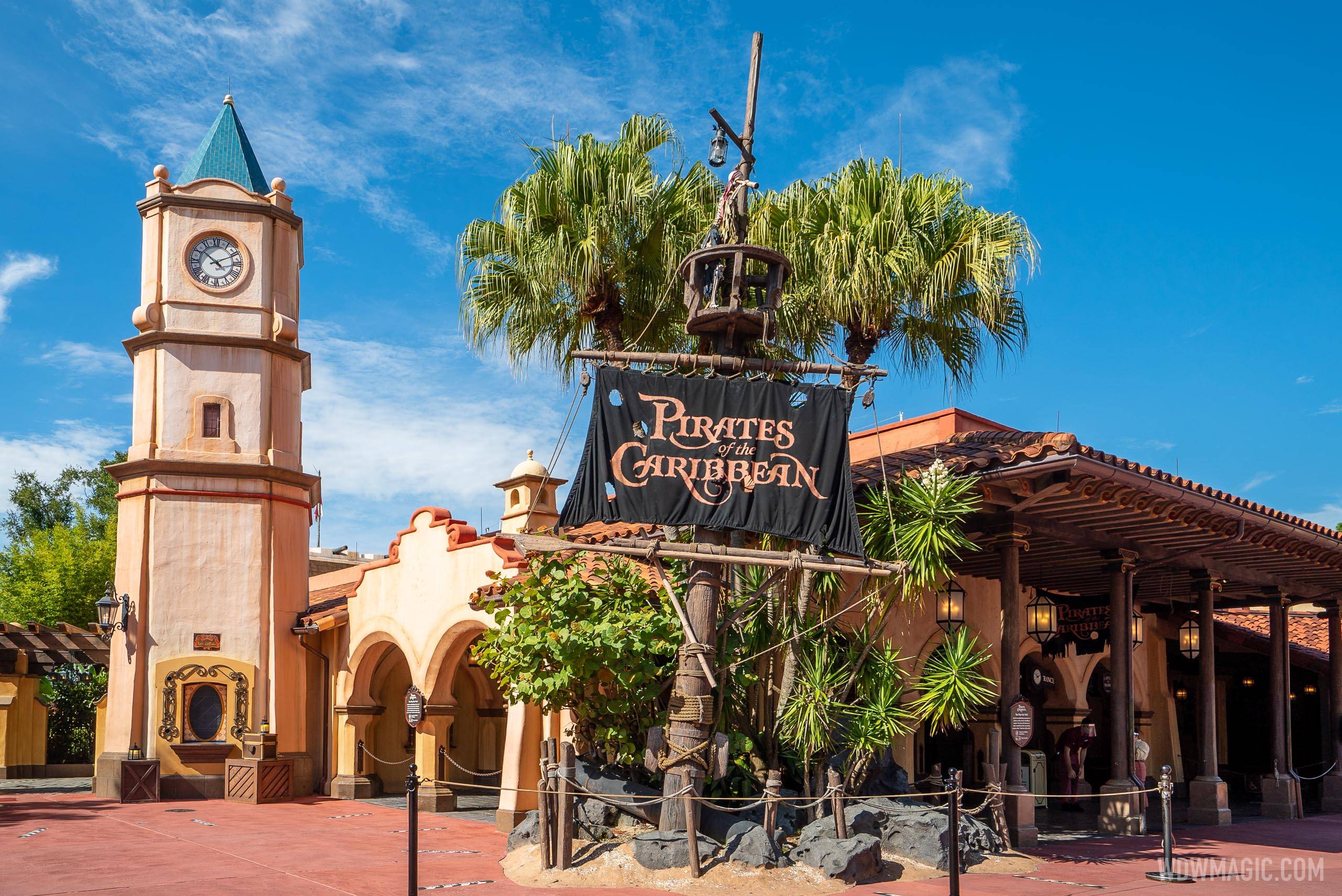 PIRATES OF THE CARIBBEAN GIFT SHOP IN THE MAGIC KINGDOM 