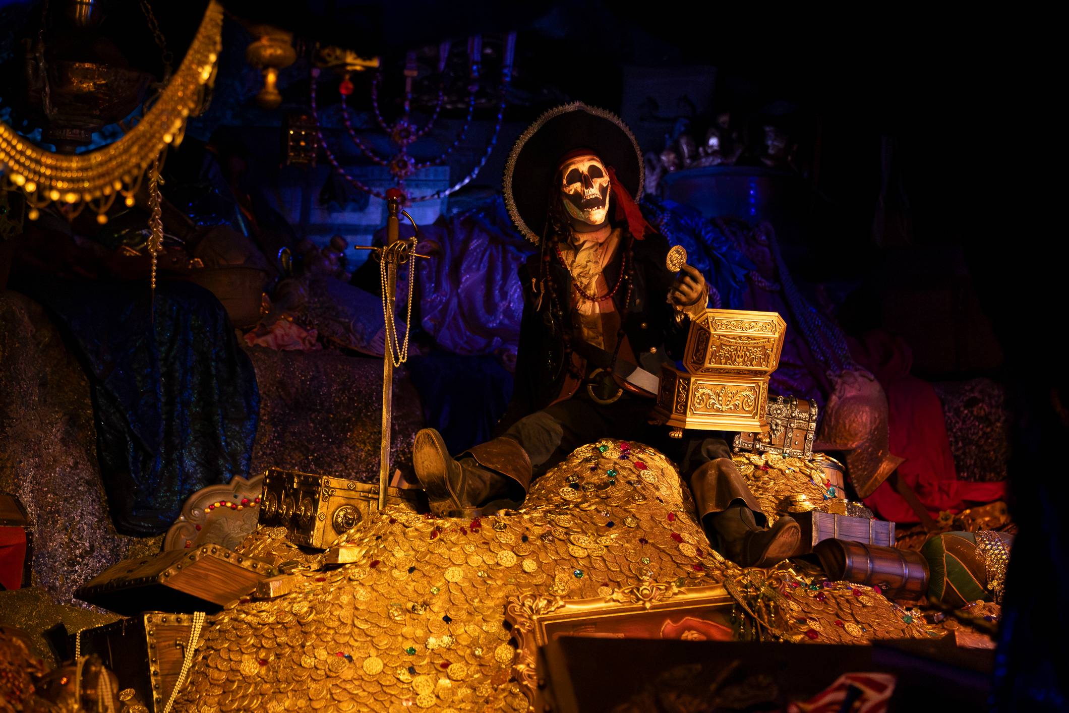 First Look: Disneyland's New Projection Animatronic at Pirates of the Caribbean