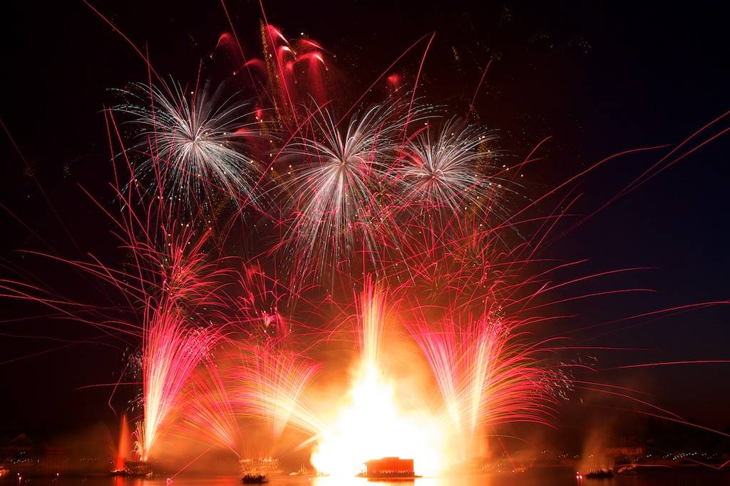 Photo Gallery of the Day: IllumiNations Reflections of Earth