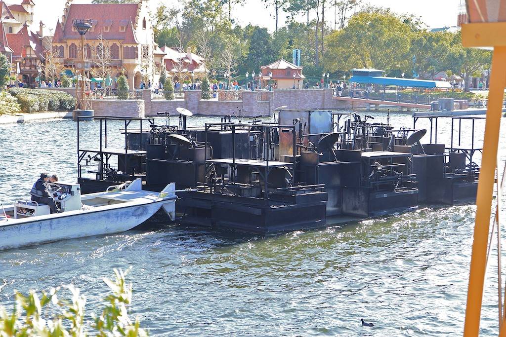 The inferno barge passing through the bridge