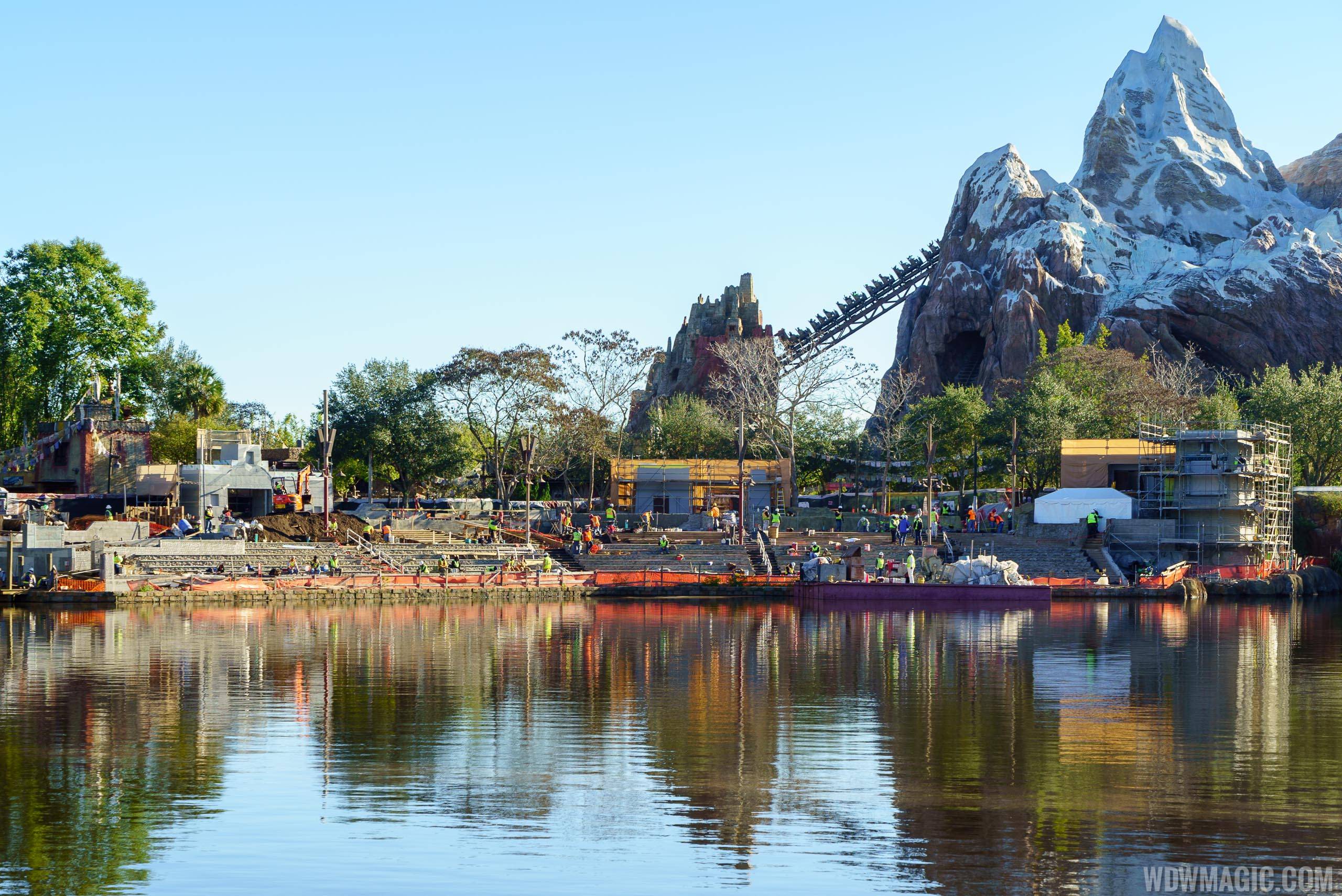 Expedition Everest area seating