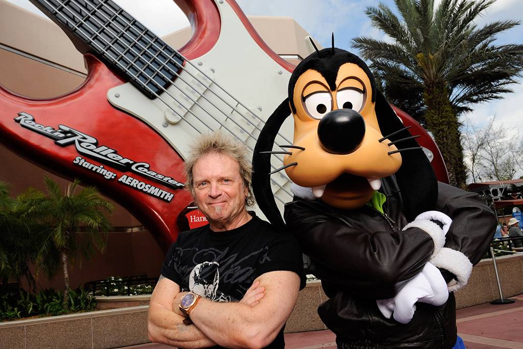 PHOTO - Aerosmith drummer Joey Kramer visits Rock 'n' Roller Coaster