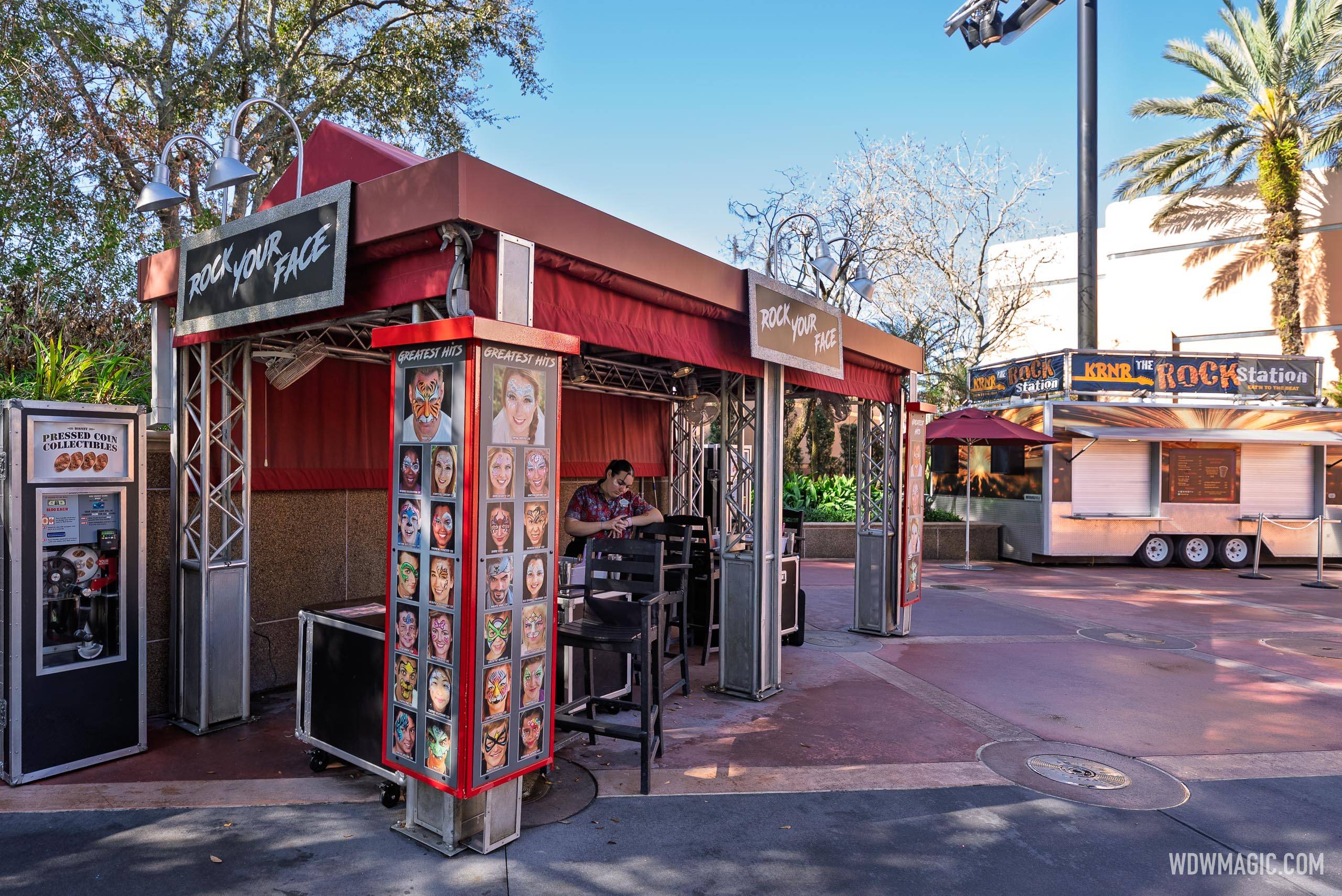 Rock 'n' Roller Coaster Closed - A Look Around the Courtyard