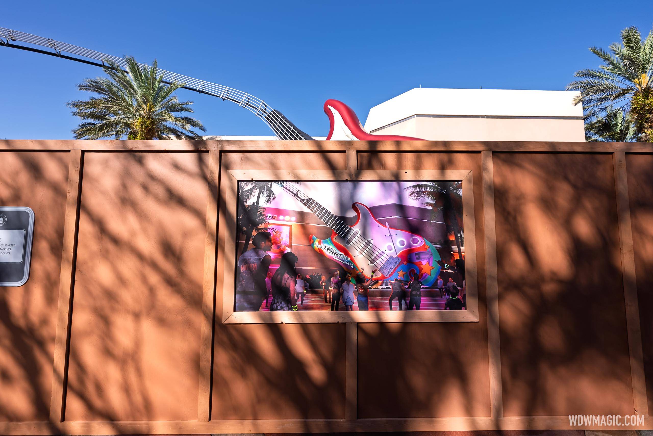 Rock 'n' Roller Coaster Closed - A Look Around the Courtyard