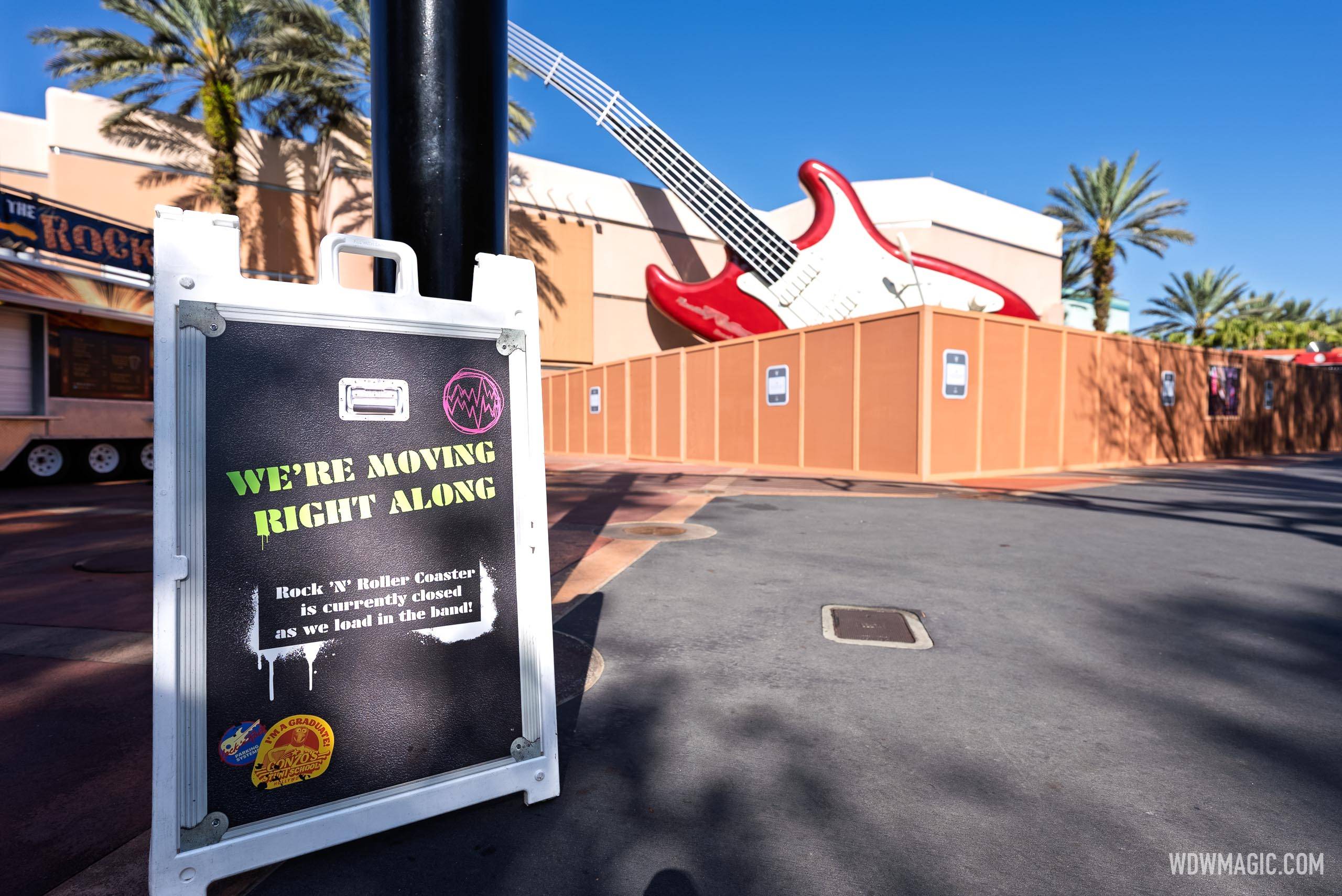 Rock 'n' Roller Coaster Closed - A Look Around the Courtyard