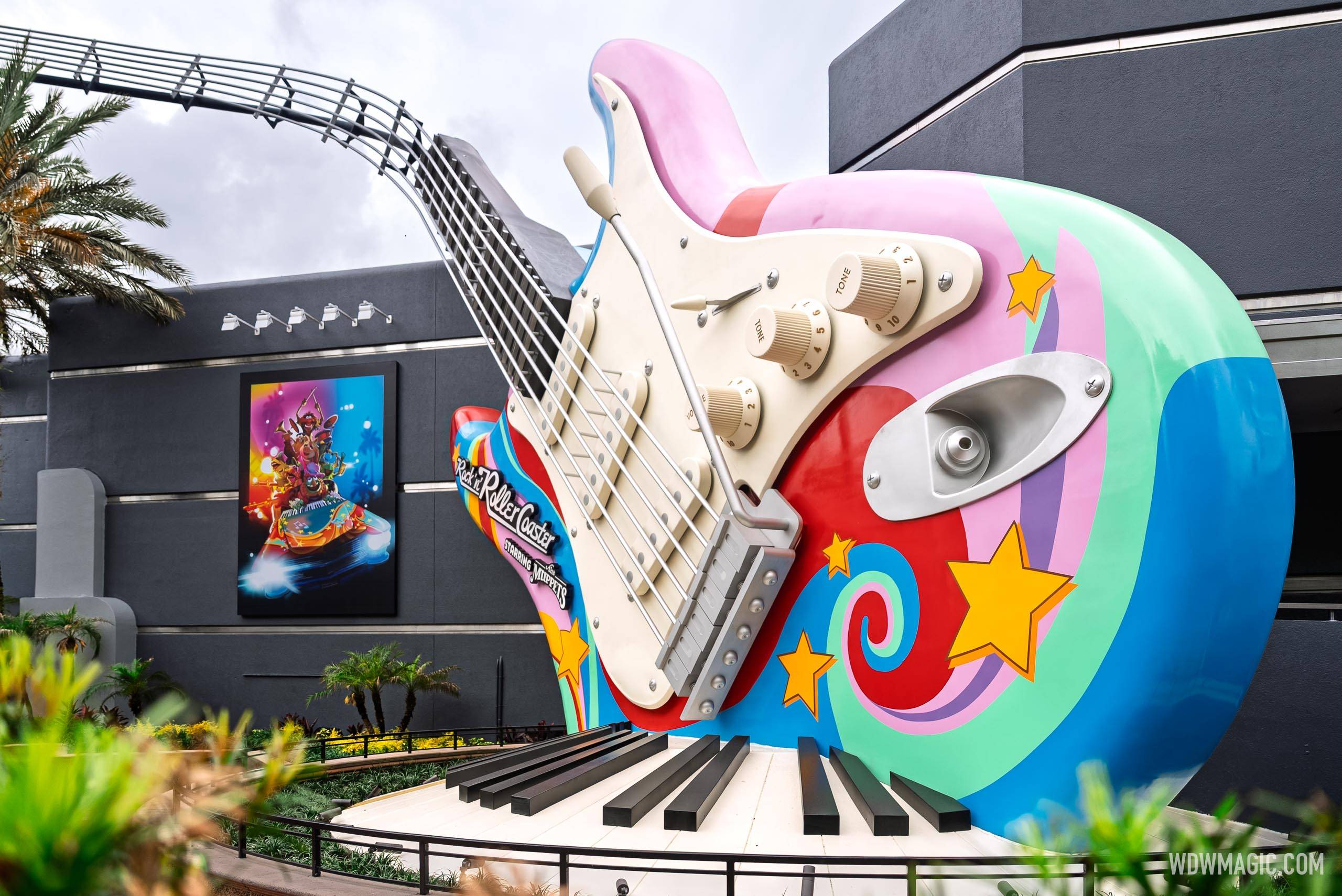 النظرة النهائية على Rock 'n' Roller Coaster قبل بدء المعاينة - 12 مايو 2026