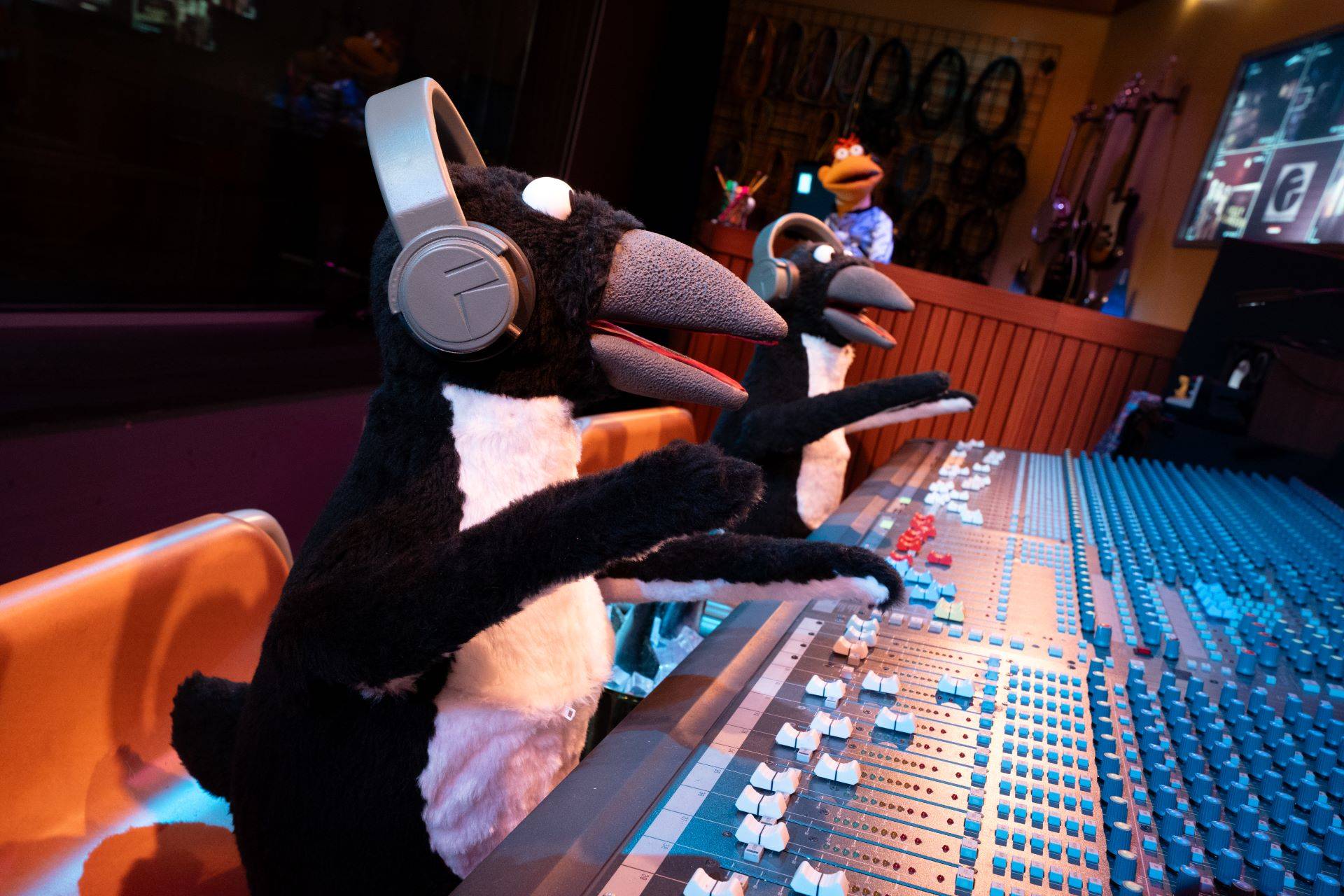 First Video of Rock 'n' Roller Coaster Muppets Preshow Shows Off Jaw-Dropping Scooter Animatronic