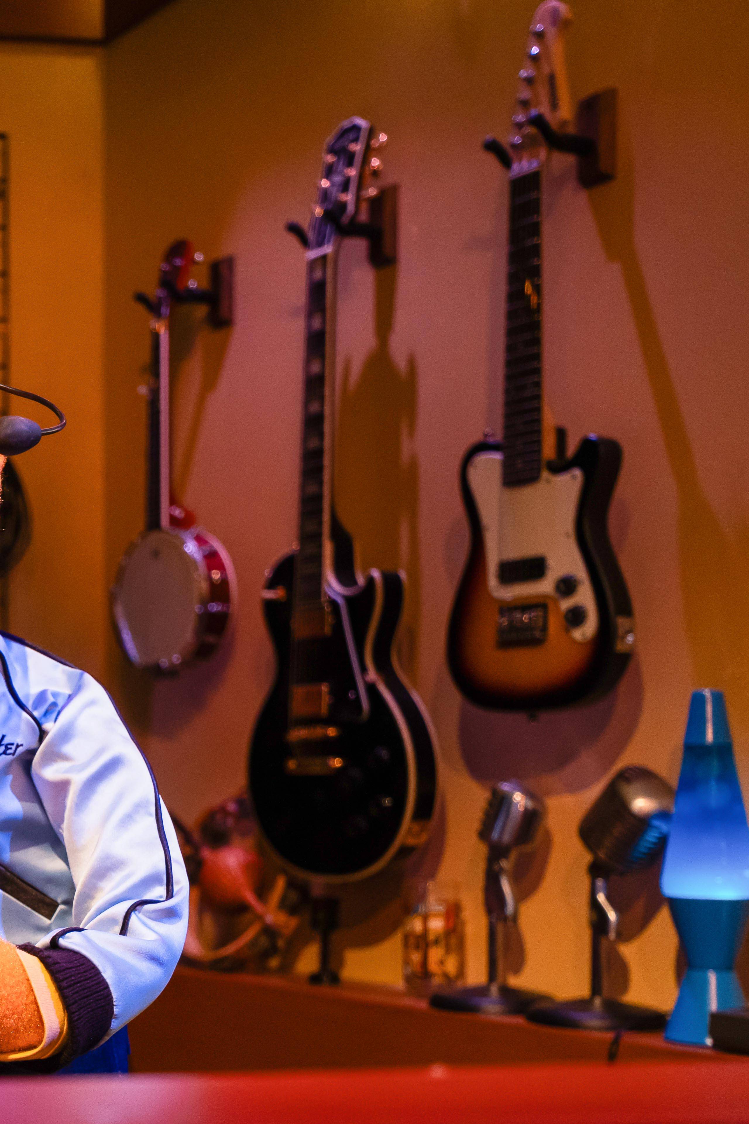 The Black Les Paul in the new Muppets Pre-Show