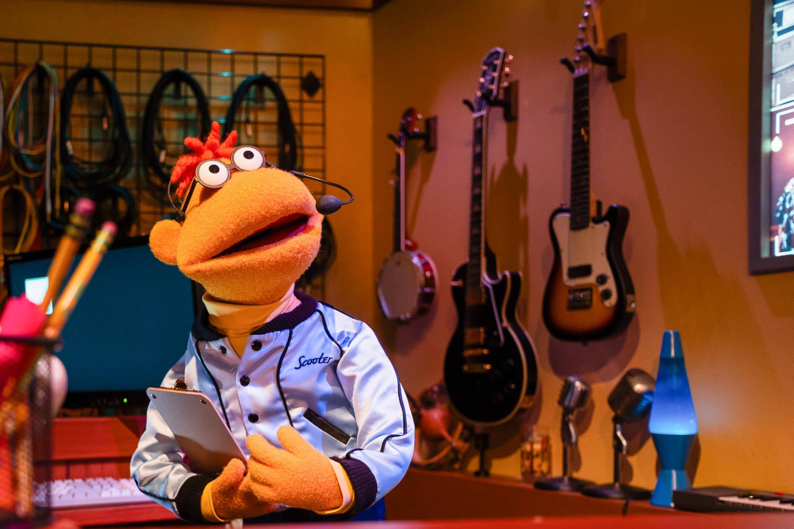 Rock 'n' Roller Coaster Easter Egg: Original Guitar in Old and New Preshow