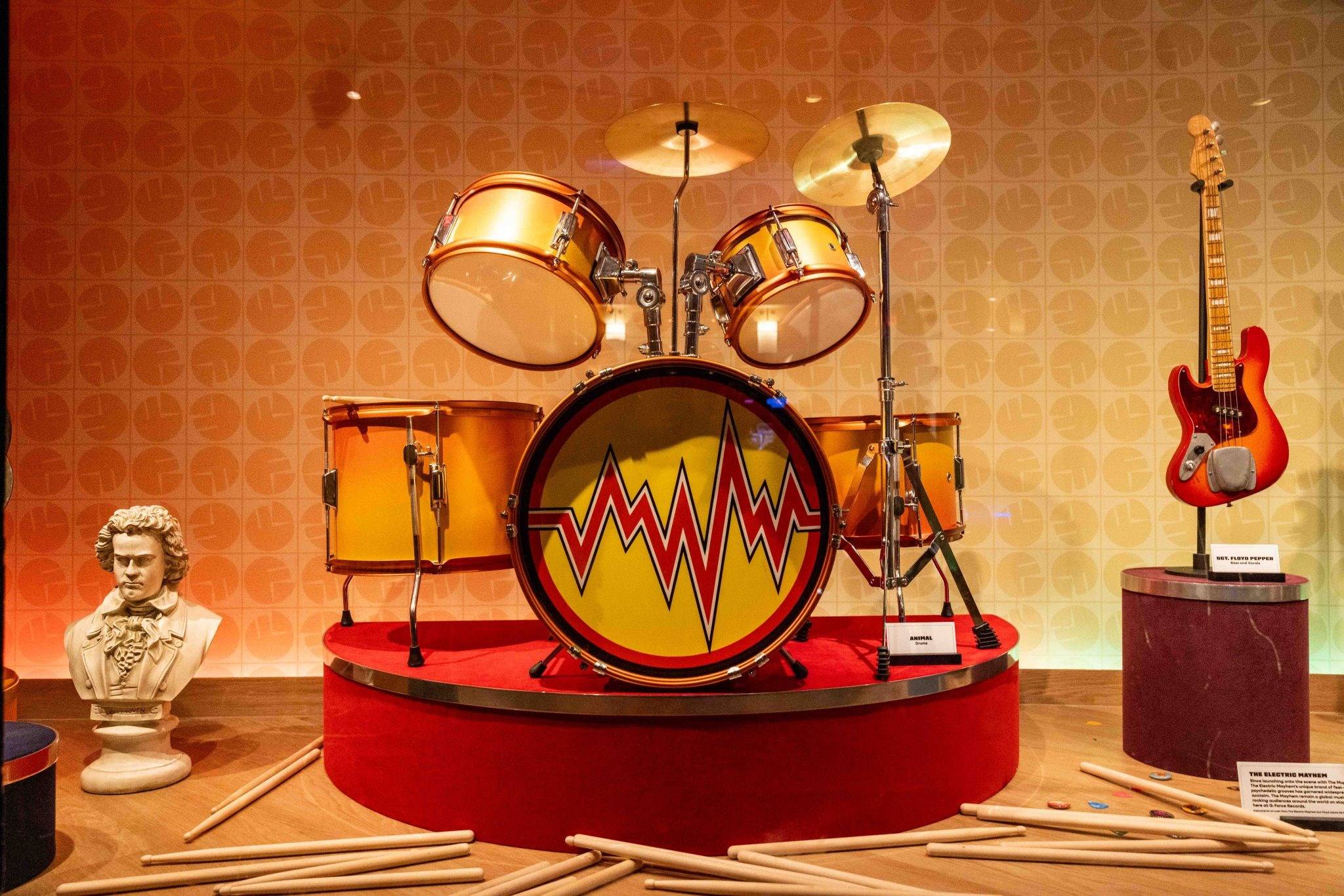 Muppet Easter Eggs and Nods at Rock ’n’ Roller Coaster Starring The Muppets