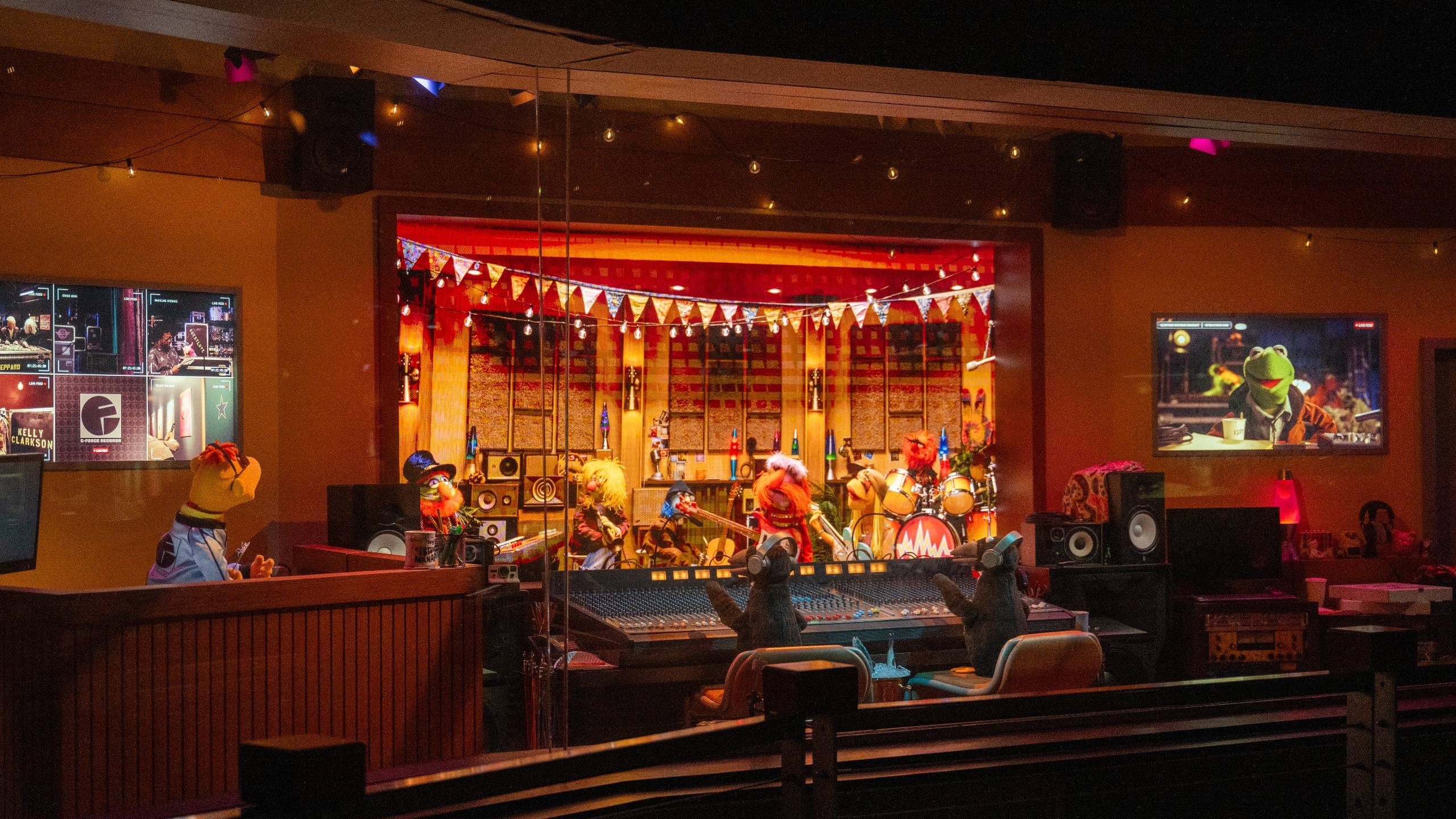 Rock ’n’ Roller Coaster Starring The Muppets Preview