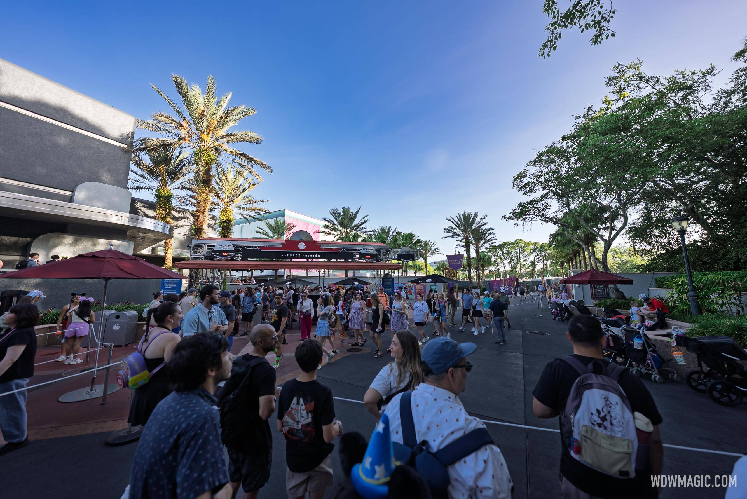 Rock 'n' Roller Coaster Starring The Muppets Opening Day Crowds