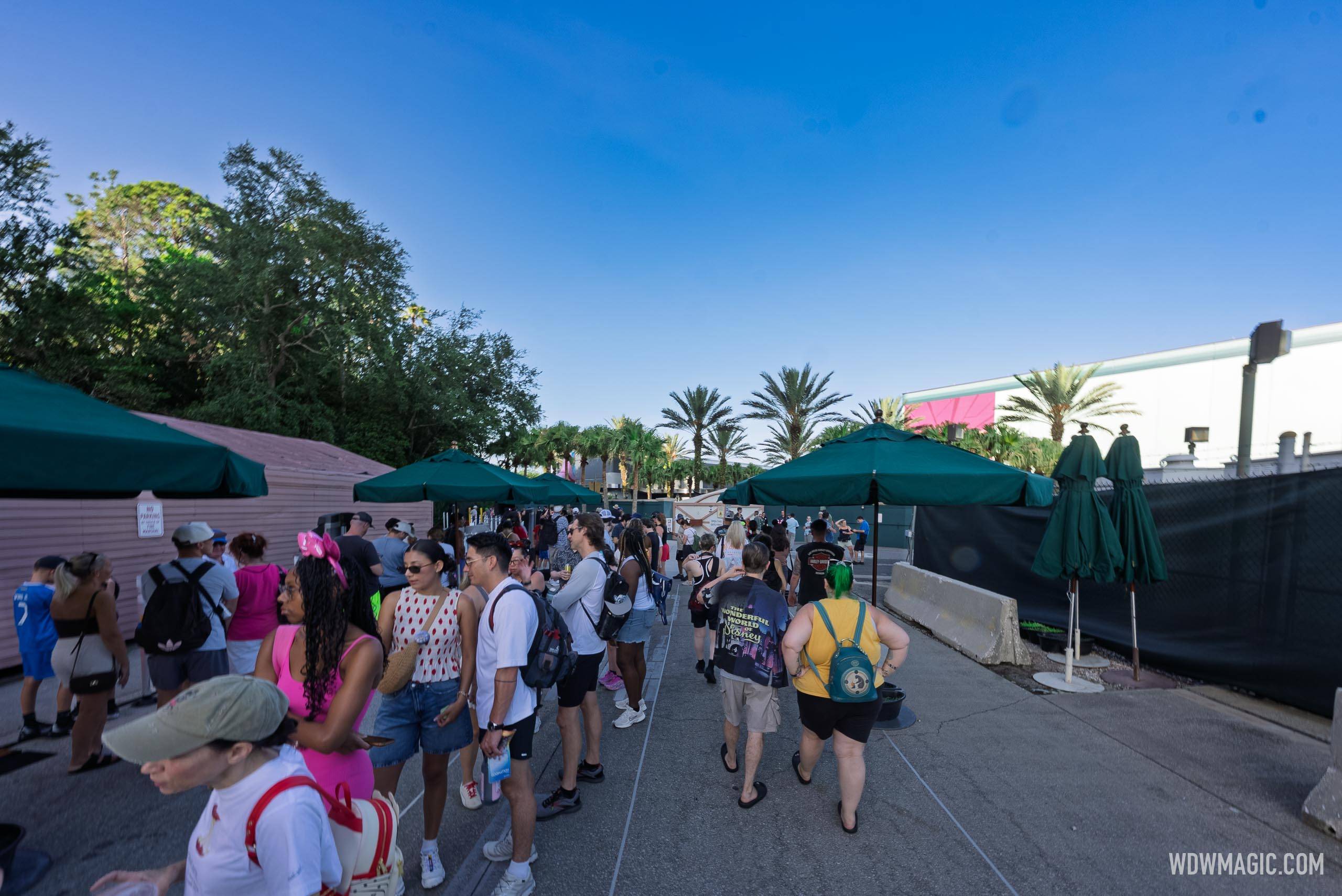 Rock 'n' Roller Coaster Starring The Muppets Opening Day Crowds
