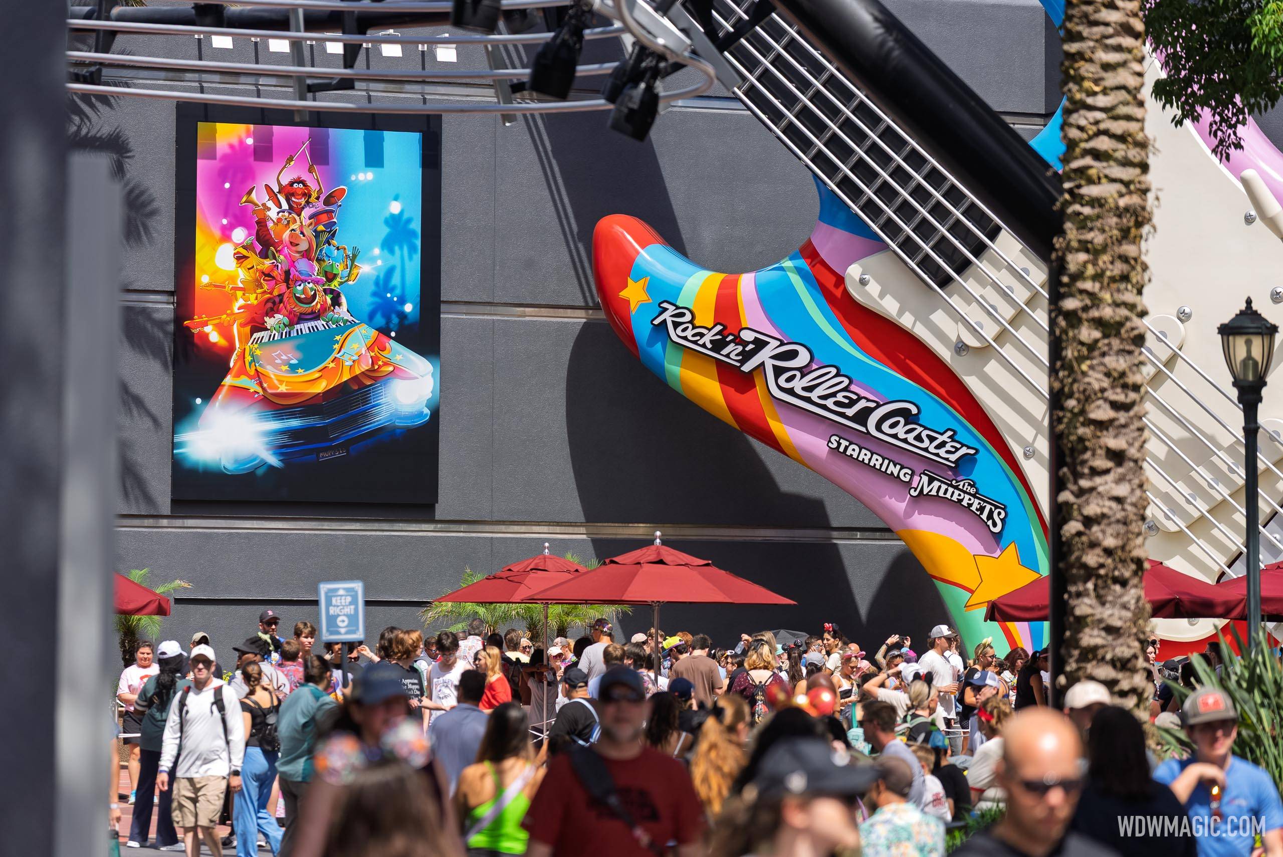Rock 'n' Roller Coaster Starring The Muppets Opening Day Crowds