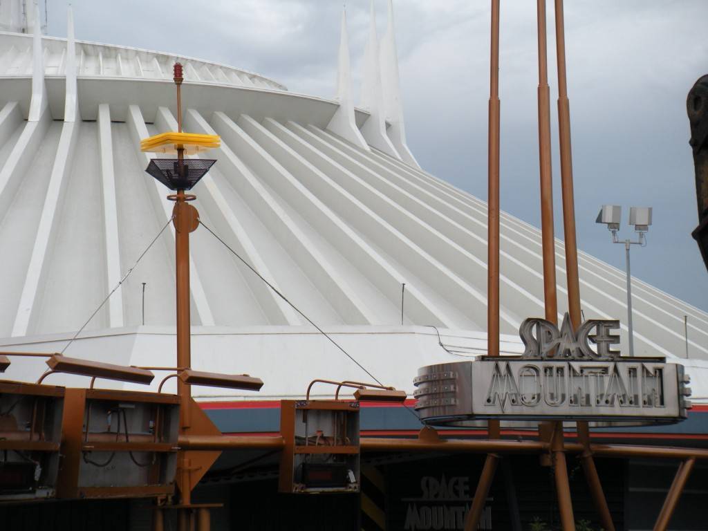 Space Mountain exterior signage removed