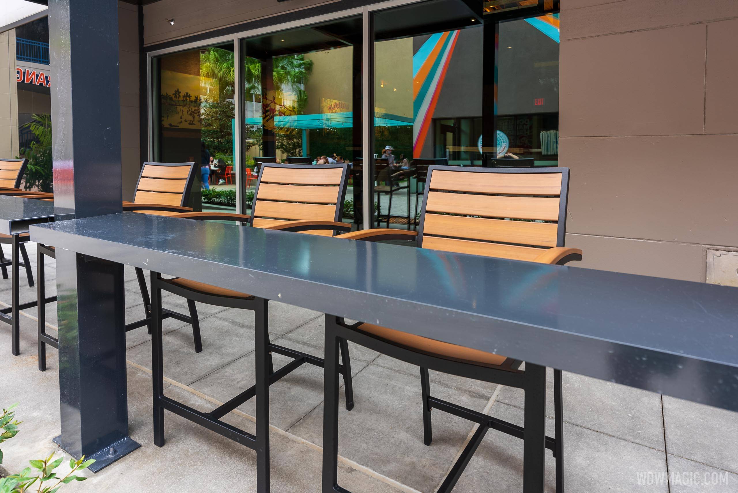 Splitsville new indoor-outdoor bar