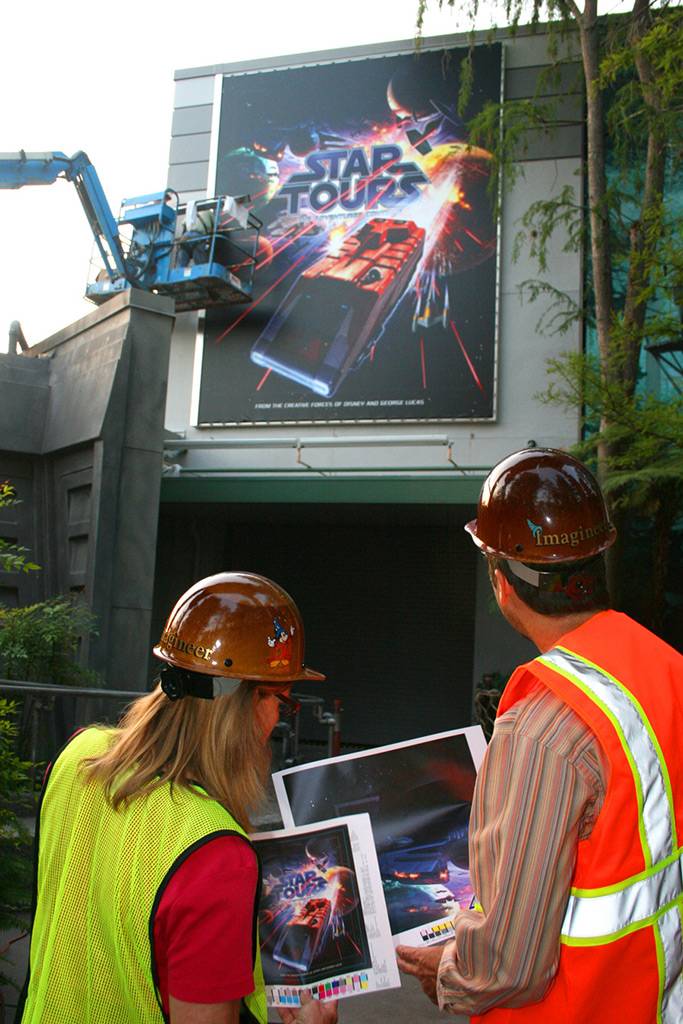 PHOTOS - New Star Tours marque installed today