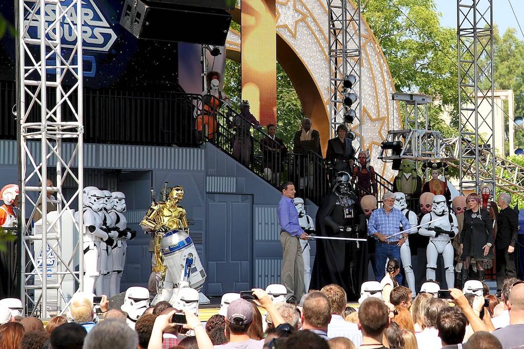 Jedis Bob and George pursuade Vadar to leave the stage - until they meet again at then Anaheim System