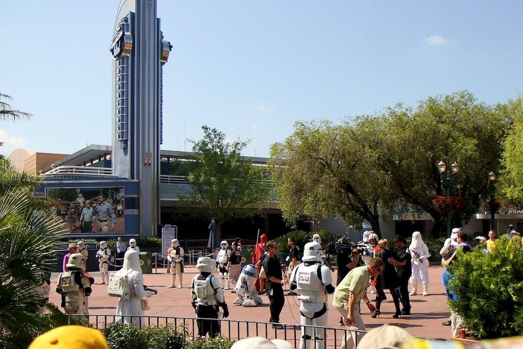 C3PO leads the parade to Star Tours