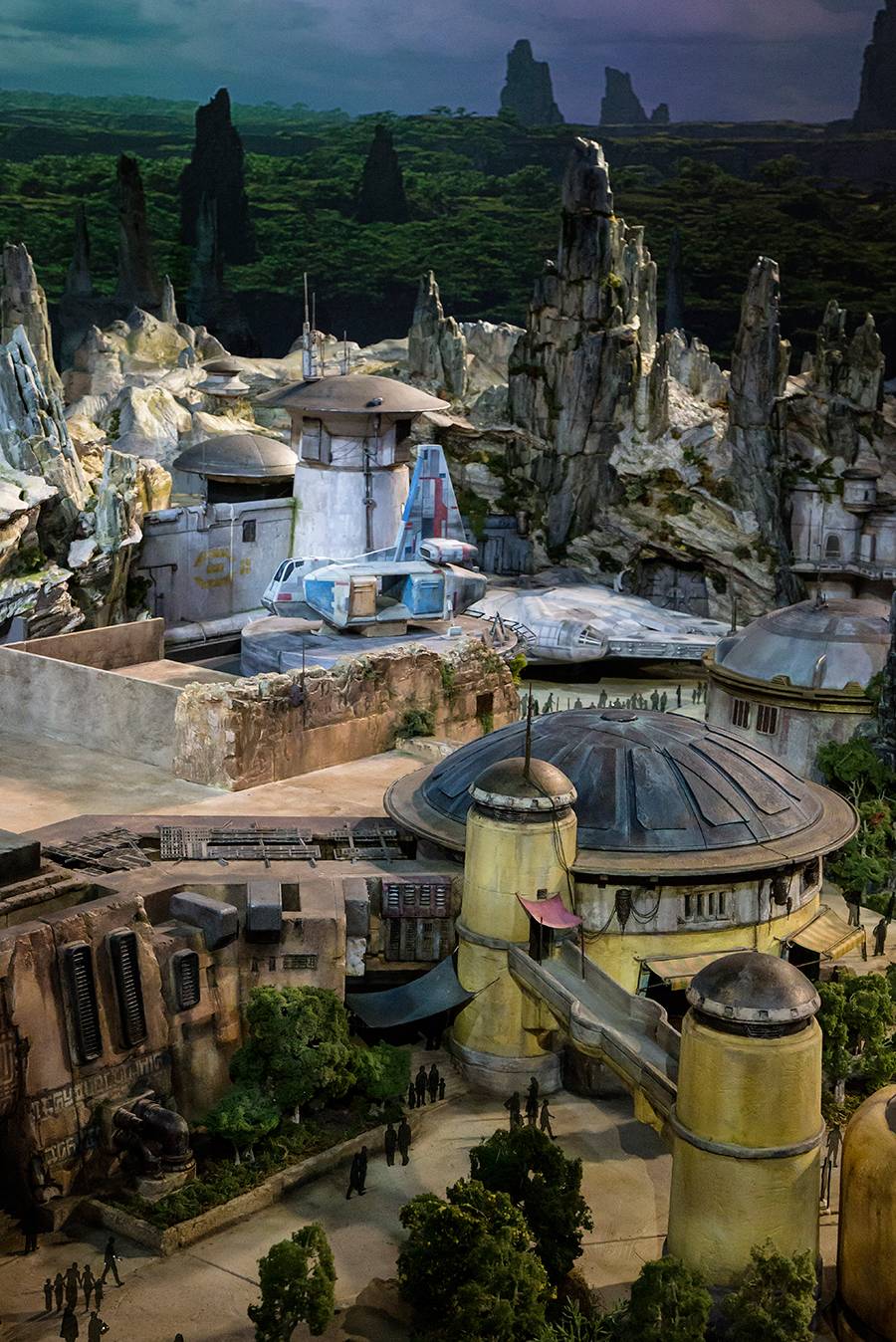 VIDEO - Star Wars Land model revealed at D23 Expo