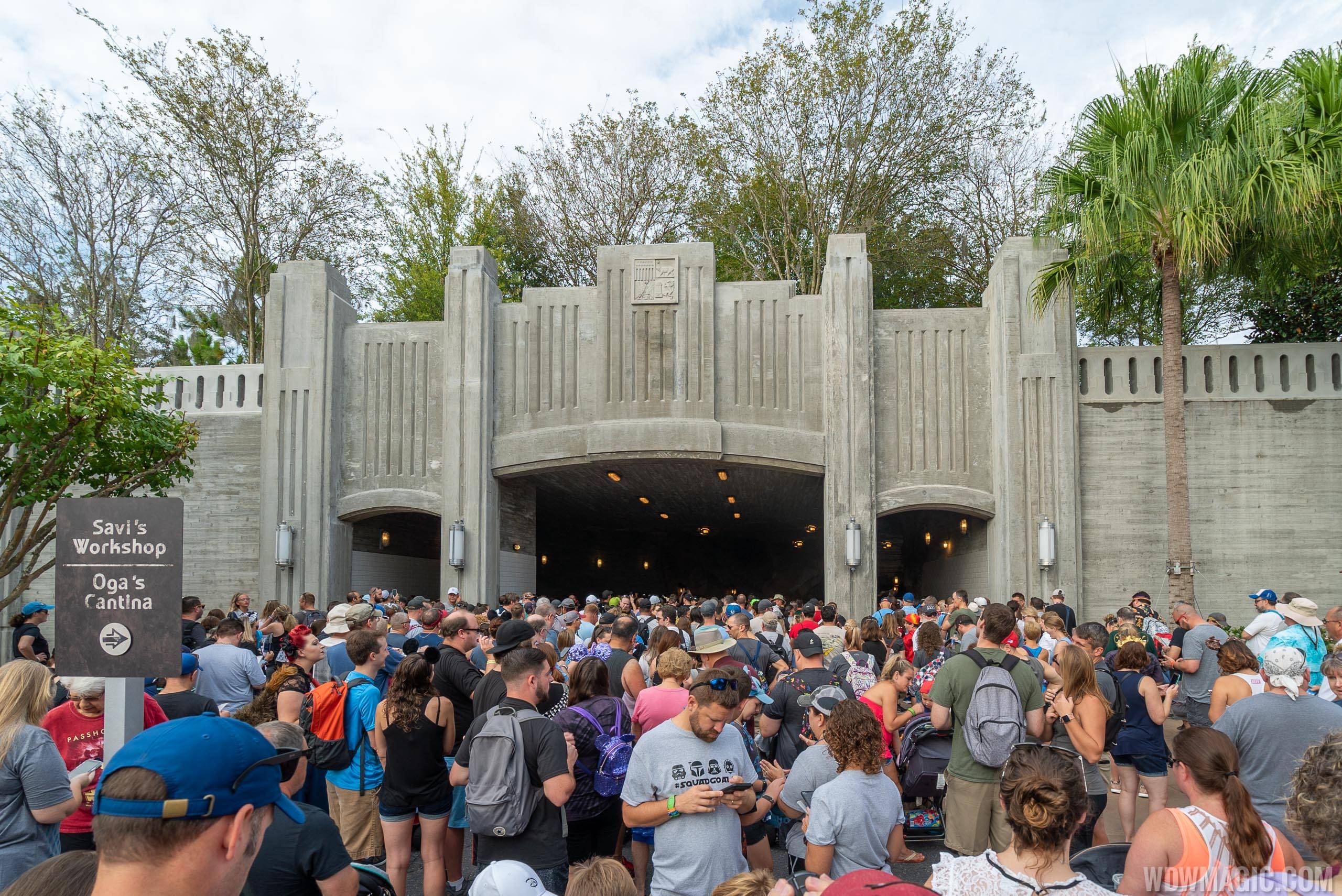 Star Wars Galaxy's Edge passholder preview crowds
