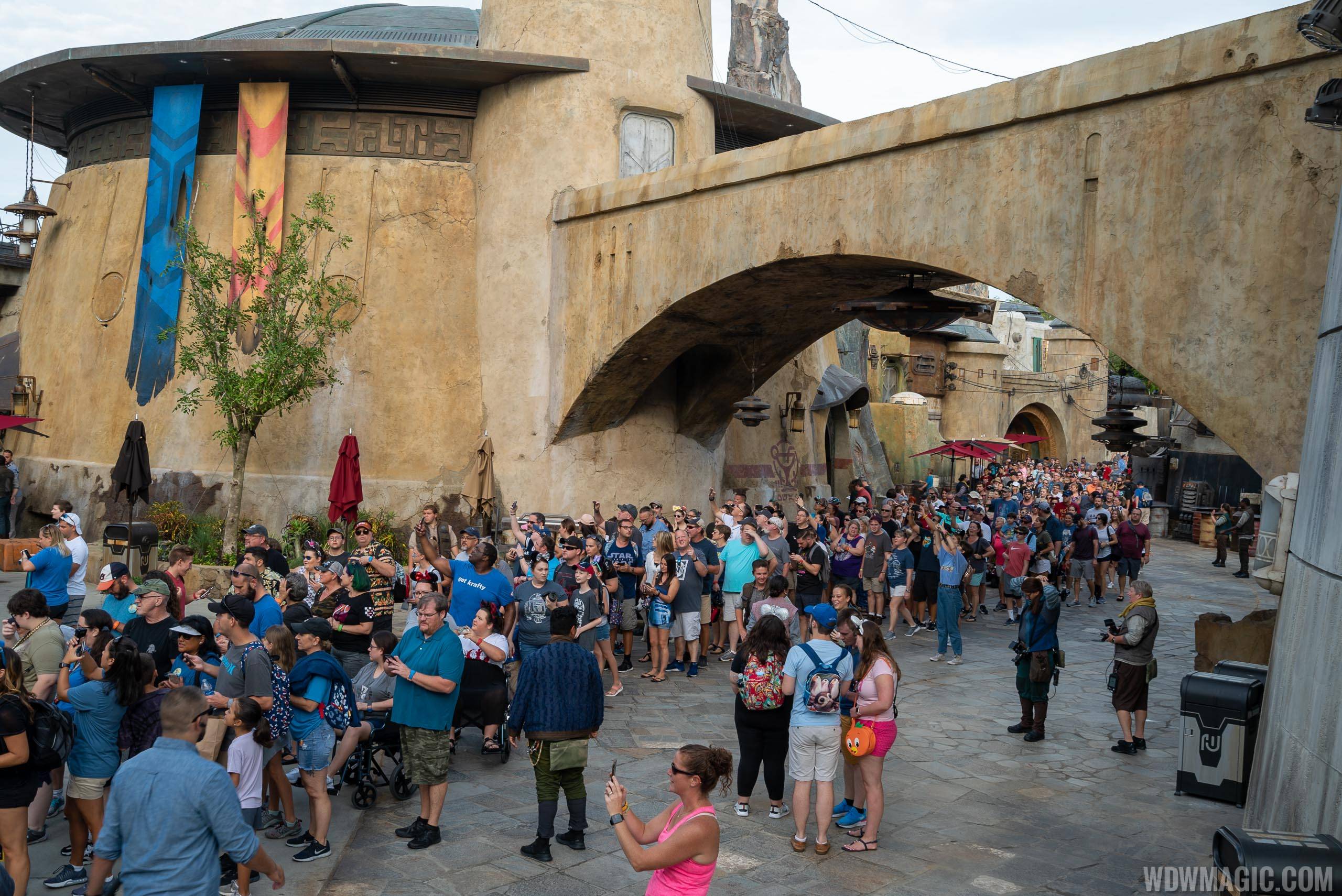 Star Wars Galaxy's Edge passholder preview crowds