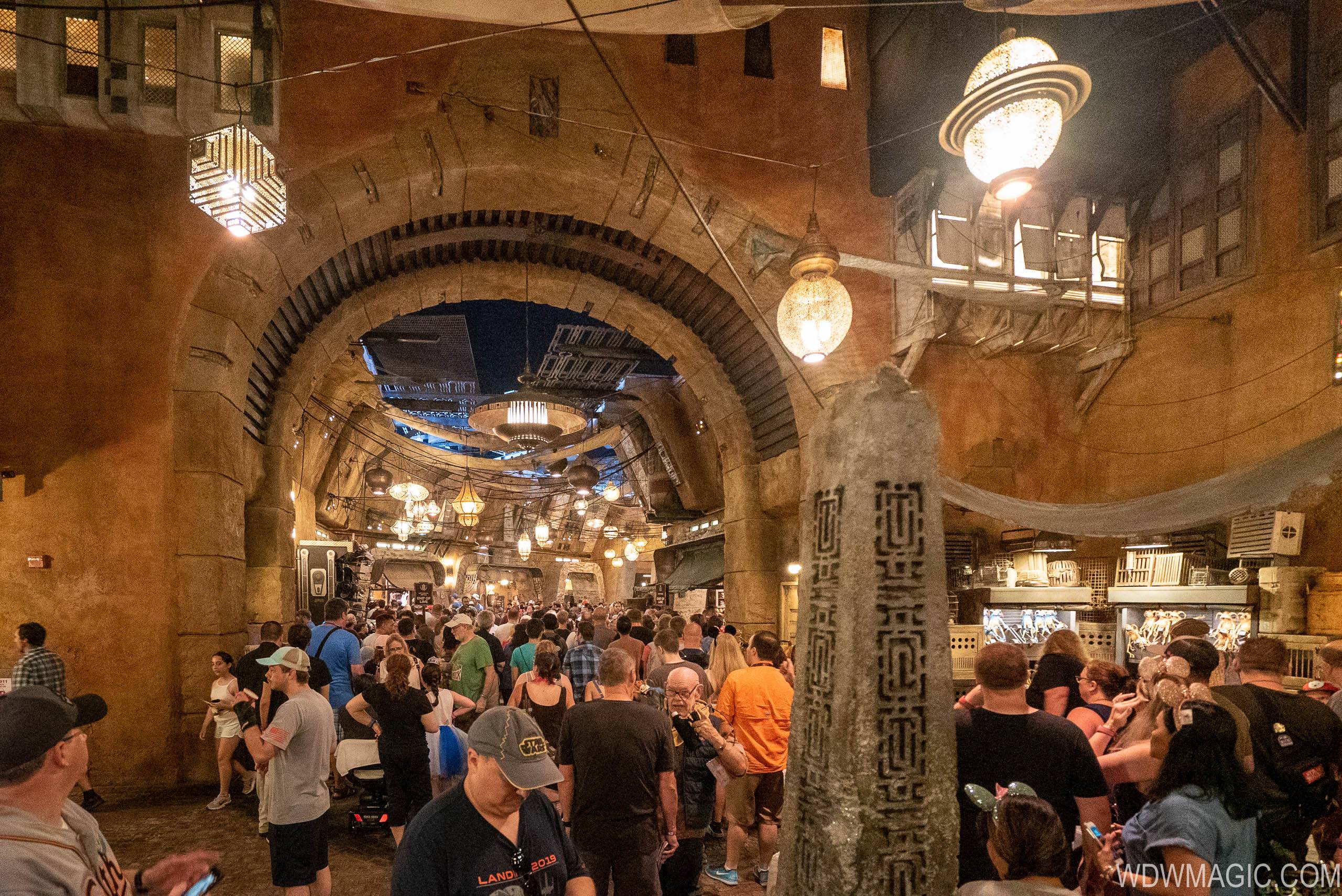 Star Wars Galaxy's Edge opening day crowds at Disney's Hollywood Studios