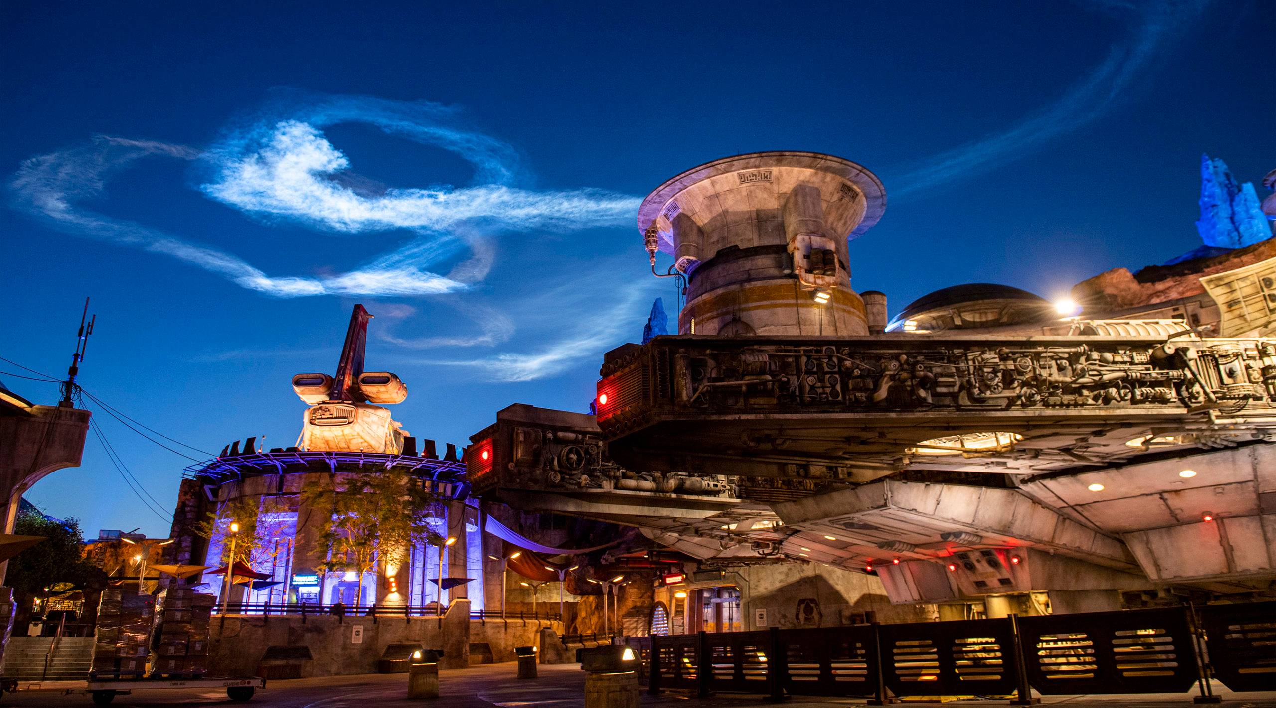 Disney photographers capture SpaceX Falcon 9 rocket launch over Star Wars Galaxy's Edge and Space Mountain at Disney World