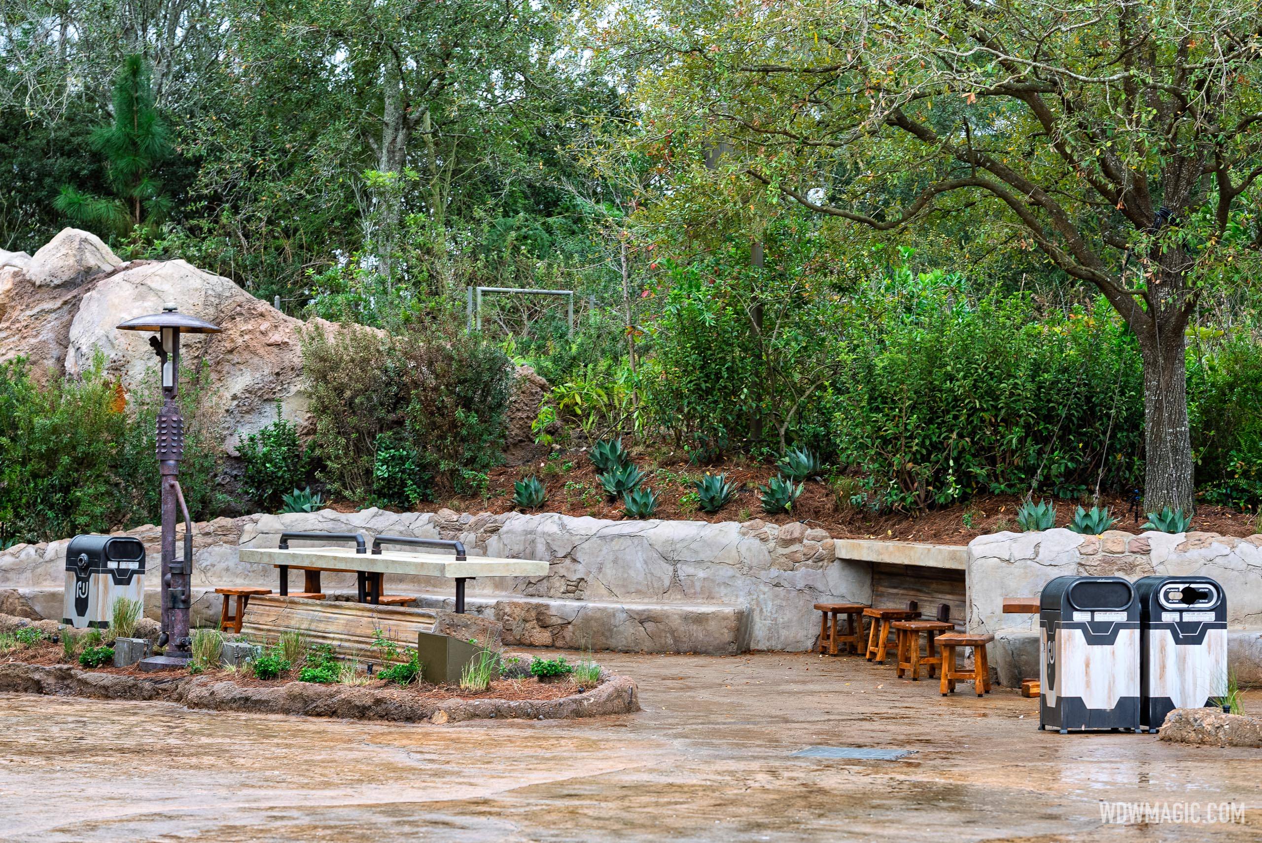 Star Wars Galaxy's Edge Seating Area Opens at Hollywood Studios