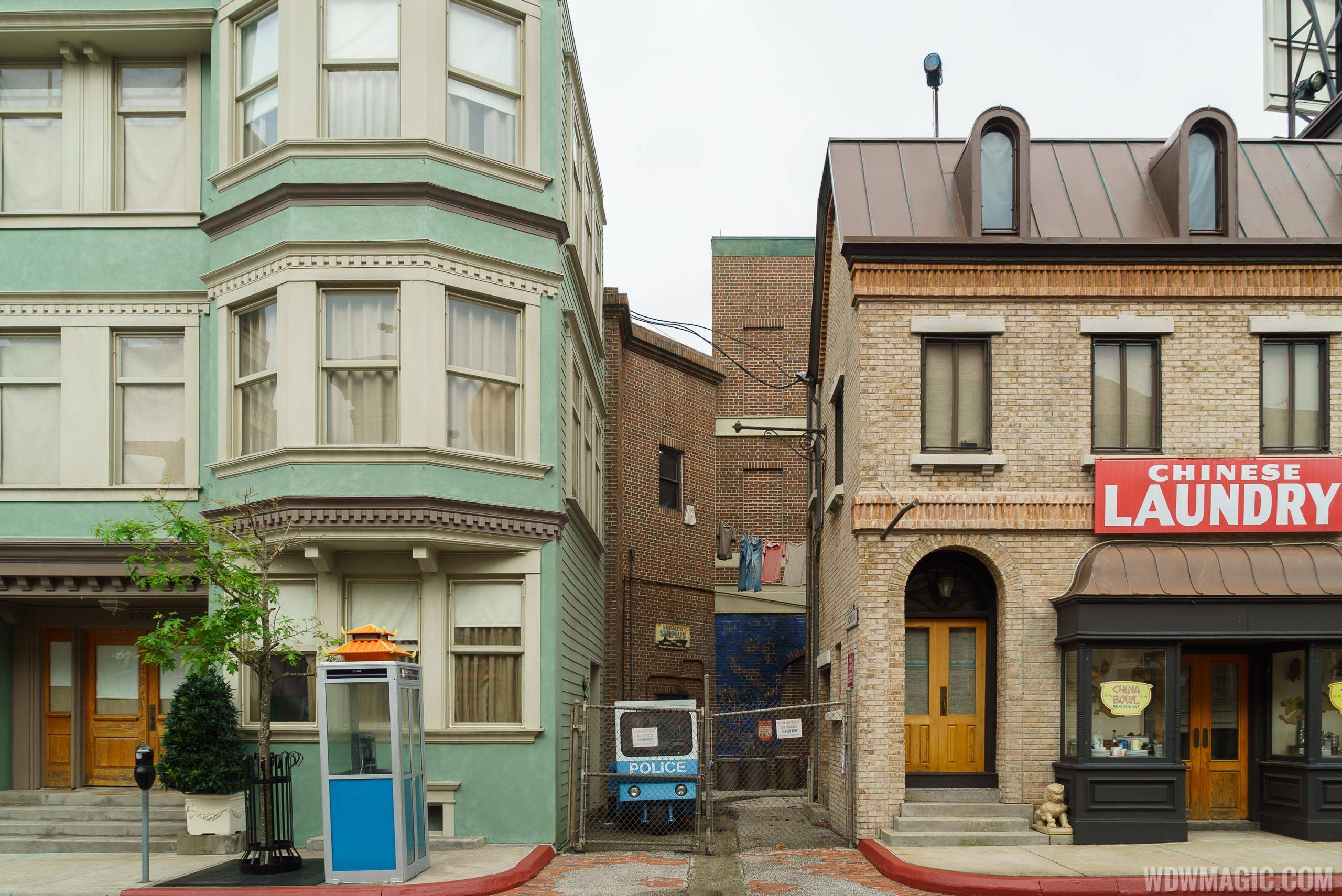 Streets of America facades - San Fransisco alley