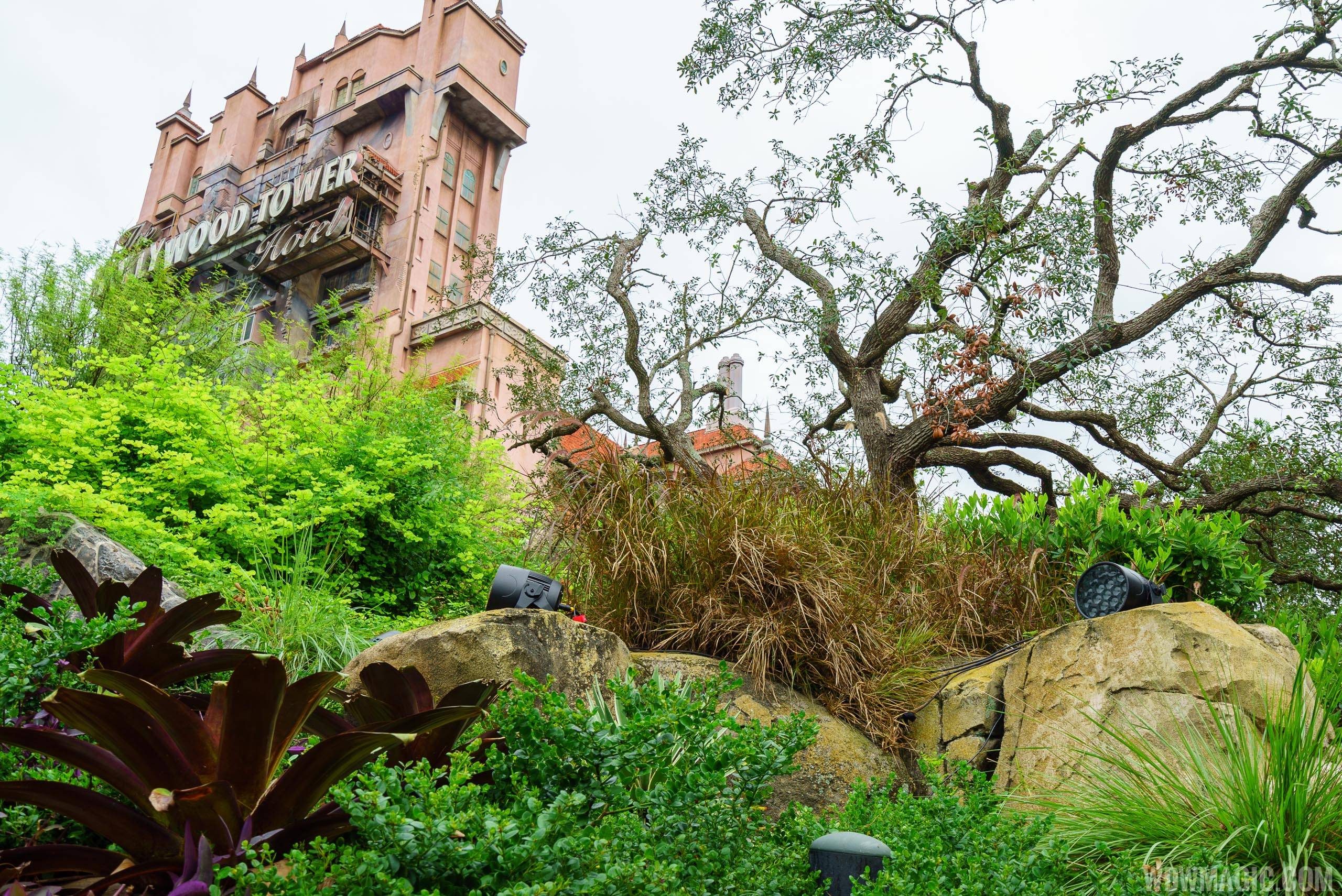 New lighting units around the Hollywood Tower Hotel