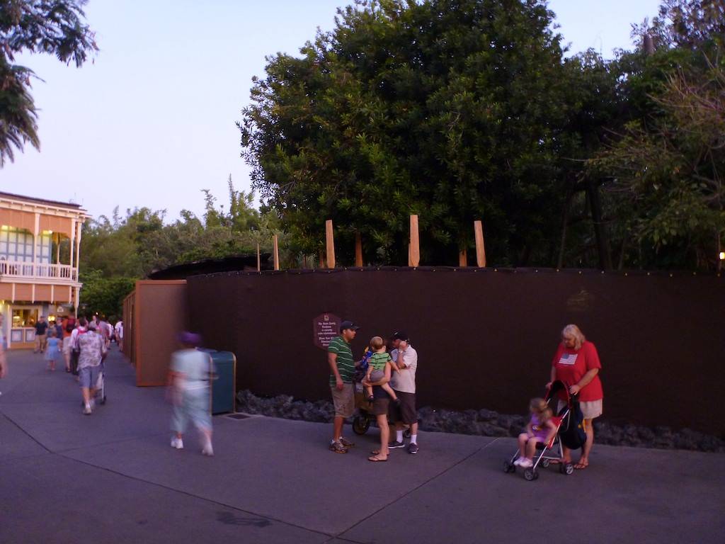PHOTOS - Walls now up at the Swiss Family Treehouse for refurbishment