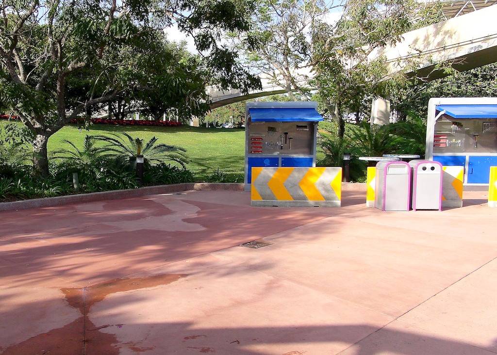 PHOTOS - Cool Wash Pizza outside Test Track removed