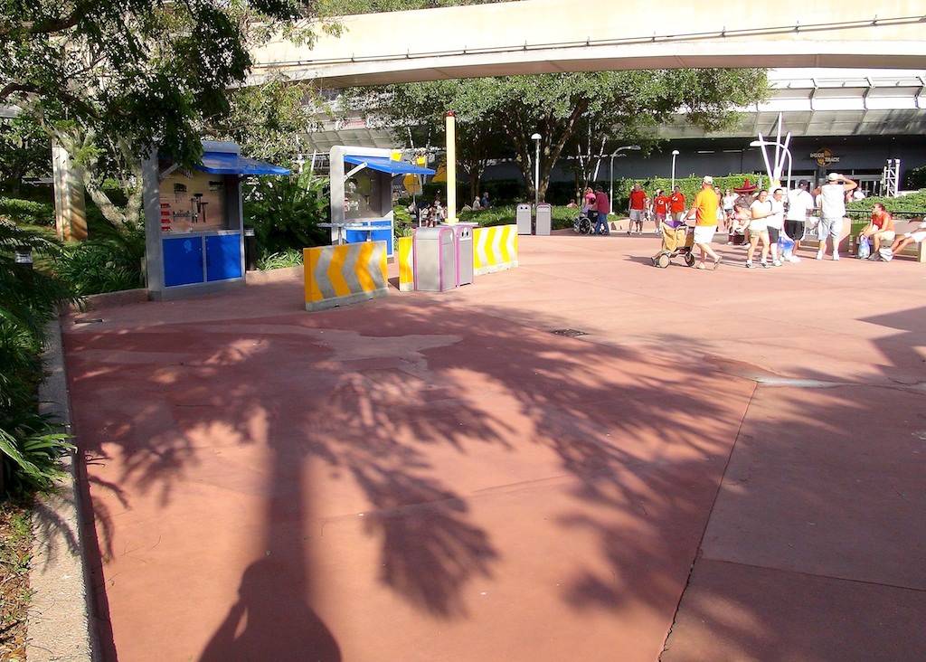 PHOTOS - Cool Wash Pizza outside Test Track removed