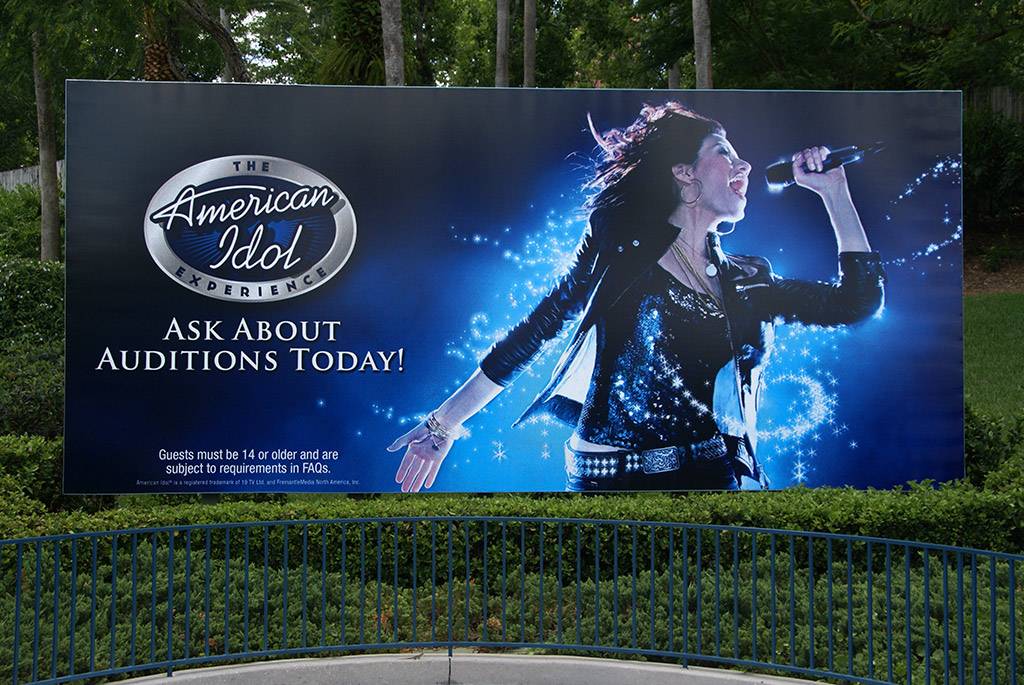 American Idol Experience advertising for contestants at the park main entrance