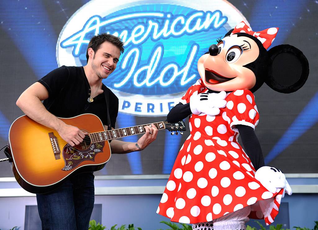 American Idol season eight winner Kris Allen celebrates at Walt Disney World