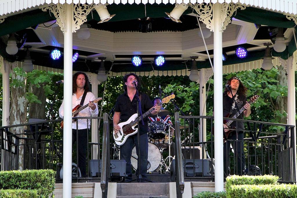 VIDEO - New band 'The English Channel' debuts at Epcot's UK Pavilion