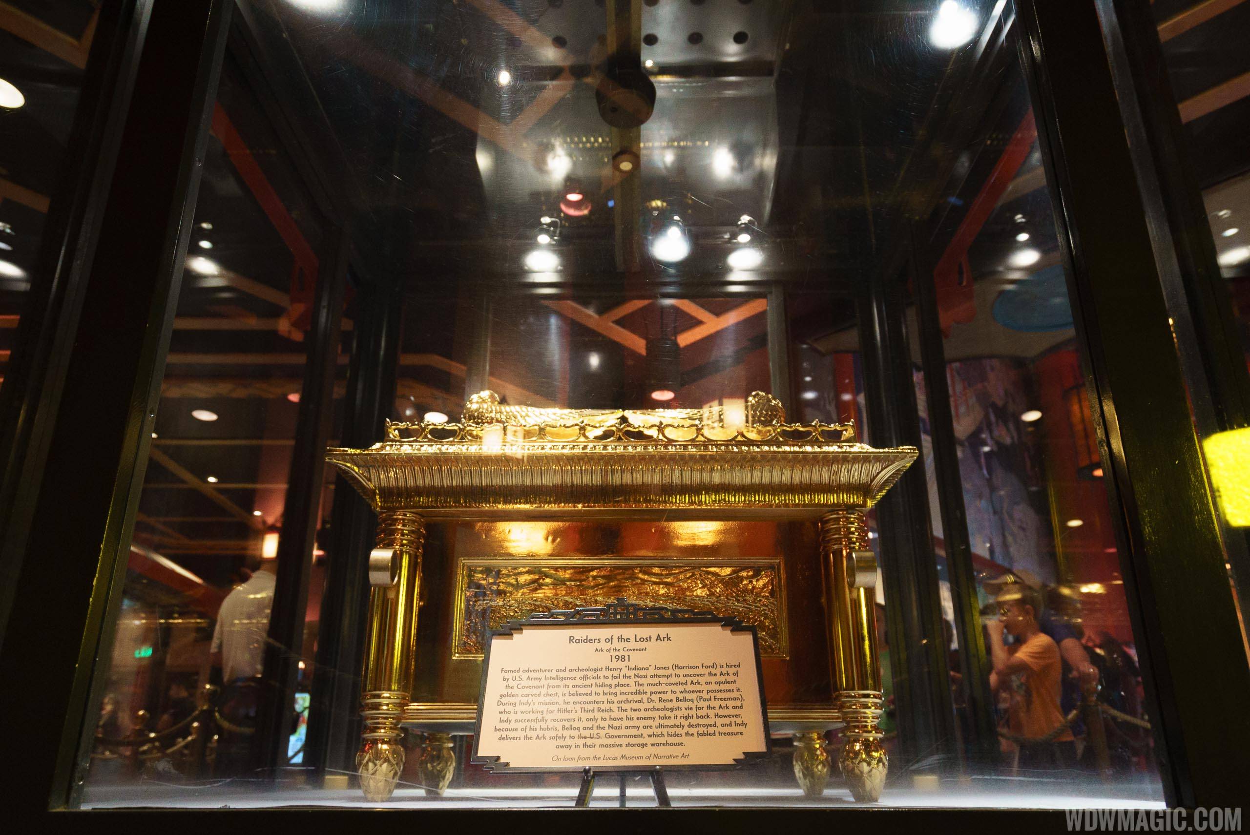 The Great Movie Ride - Raiders of the Lost Ark exhibit in the queue