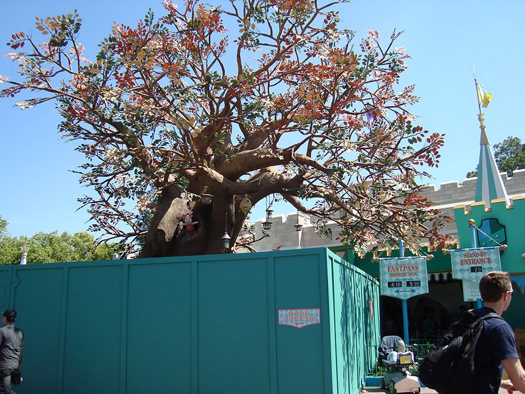 Pooh's Playful Spot tree relocated to The Many Adventures of Winnie the Pooh queue