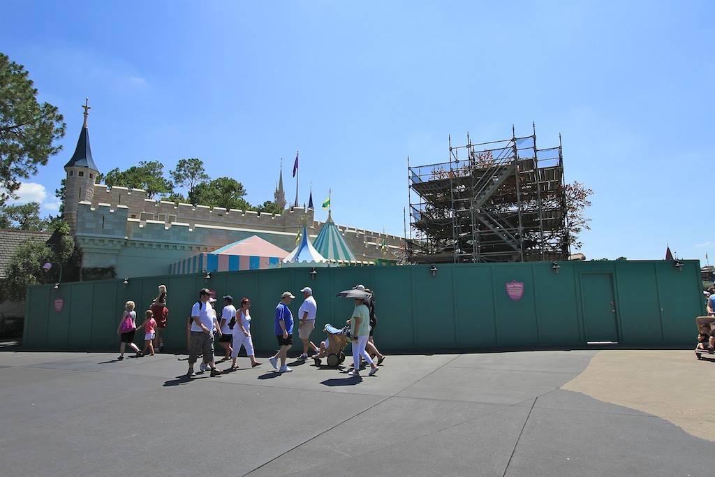 Winnie the Pooh queue area construction - photo update