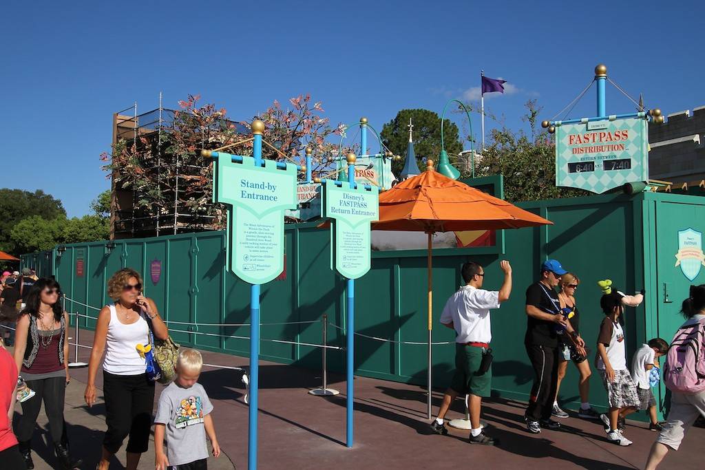 Even more construction walls added to The Many Adventures of Winnie the Pooh as the queue area is now re-routed