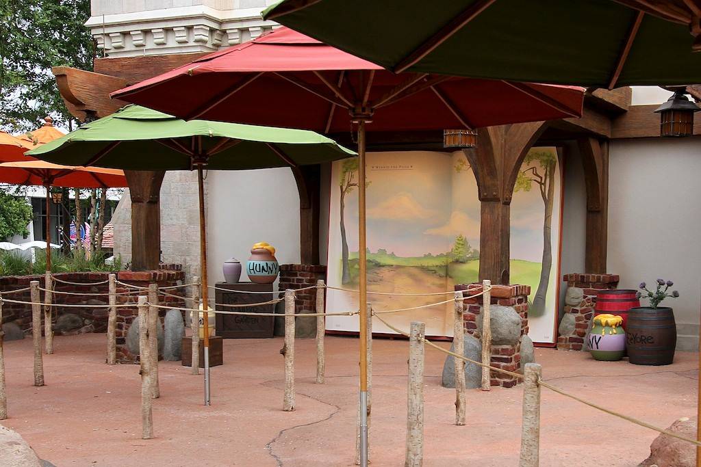 PHOTOS - A look at the new Winnie the Pooh meet and greet set in Fantasyland