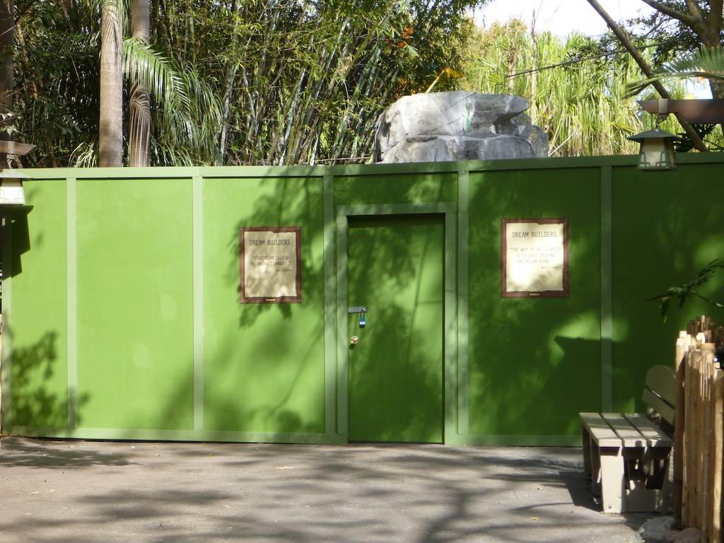 PHOTOS - Oasis rock-work refurbishment at Disney's Animal Kingdom