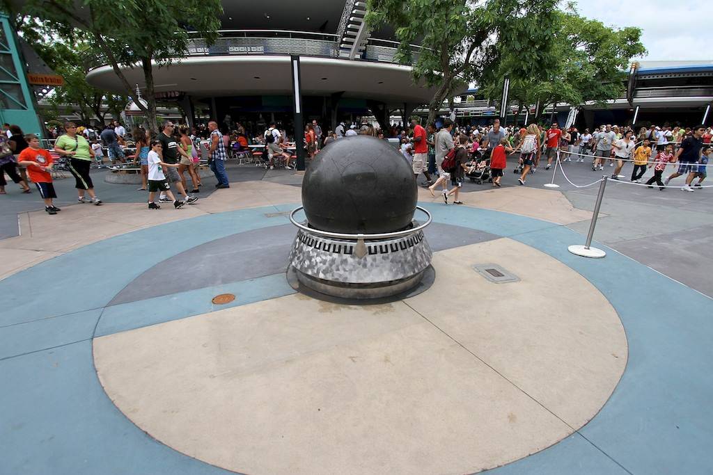 PHOTOS - Granite globe returns to Tomorrowland