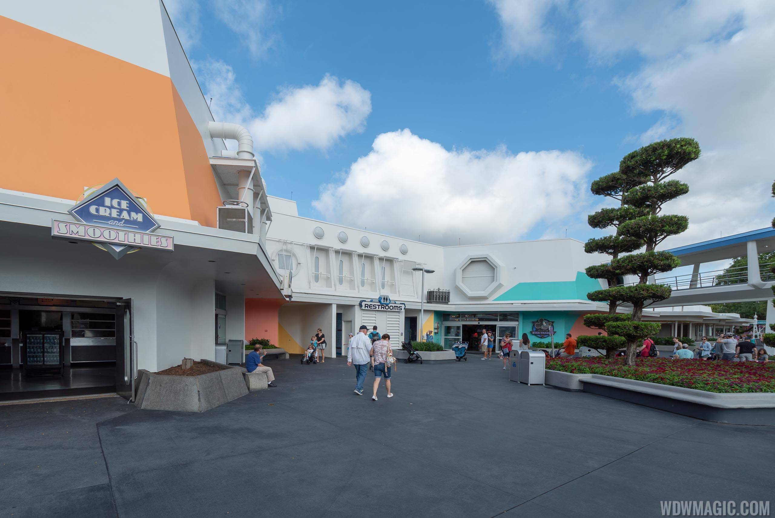 Tomorrowland paint changes around Mickey's Star Traders - May 2019