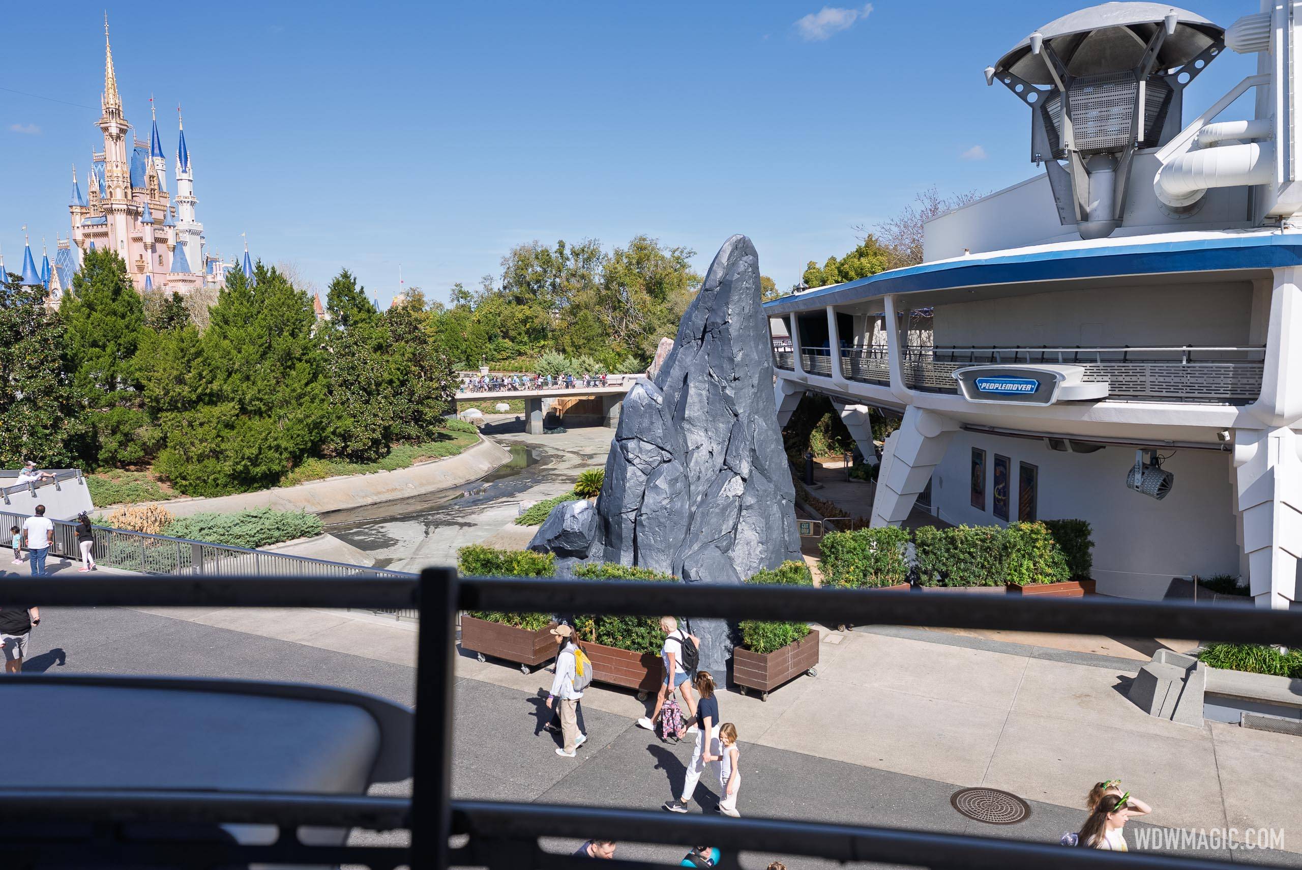  Tomorrowland rock repainting - February 23, 2026