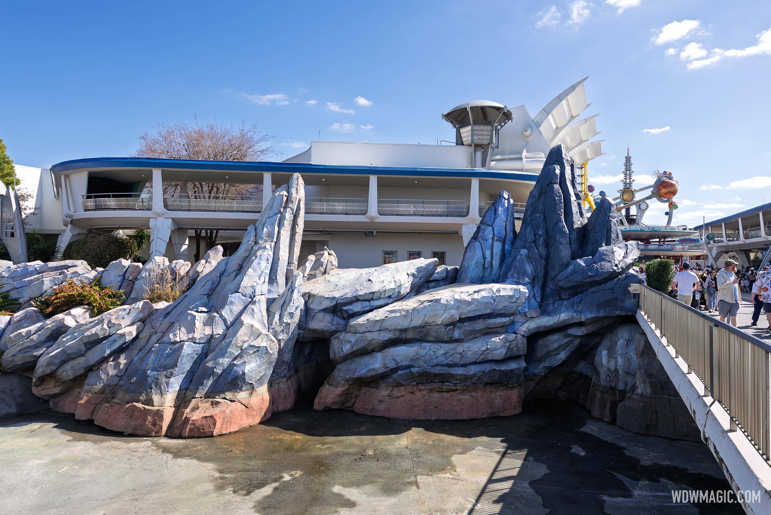  Tomorrowland rock repainting - February 23, 2026