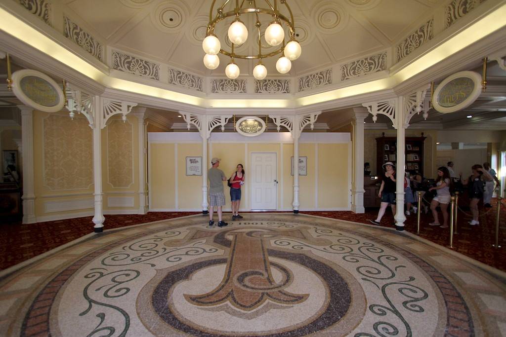 The lobby facing the meet and greet entrance