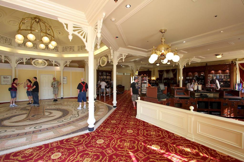 PHOTOS - A look at the new Town Square Theater lobby